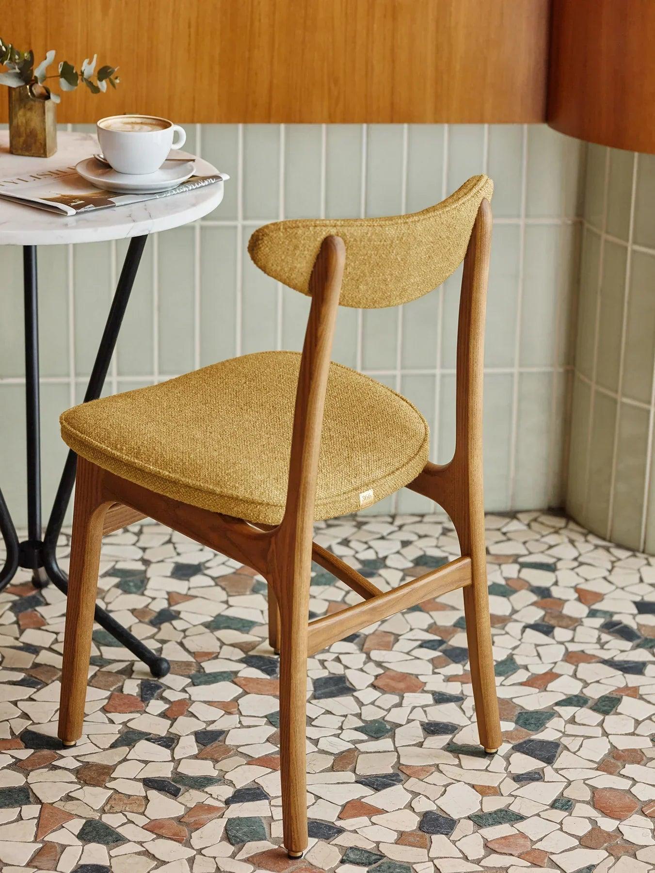 Krzesło 200-190 zielony w tkaninie Velvet Turtle 366 concept Eye on Design