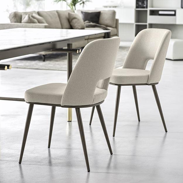 Krzesło aksamitne FOYER piaskowy z drewnianą podstawą Calligaris Eye on Design