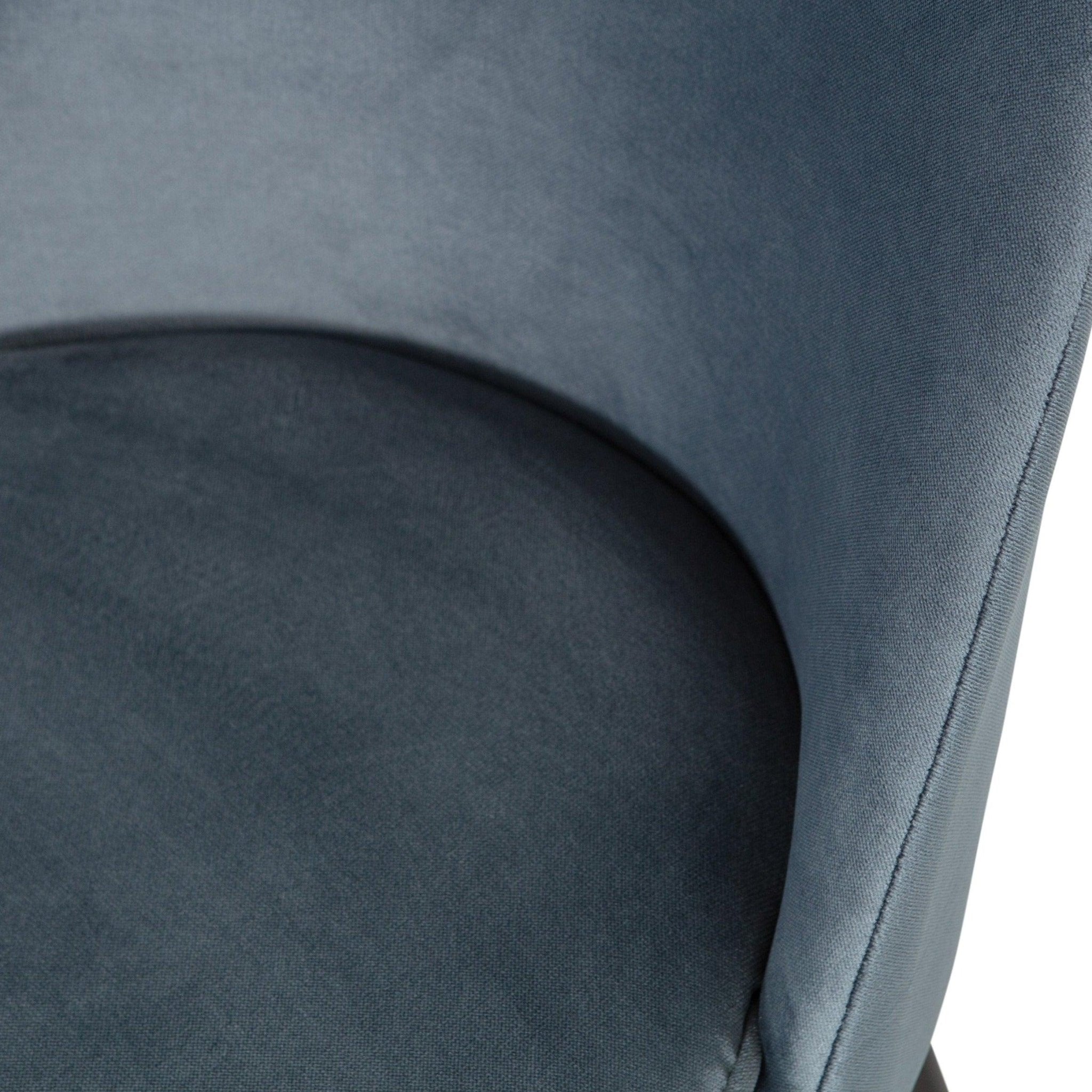 Krzesło aksamitne VOGUE ciemnoniebieski Be Pure Eye on Design