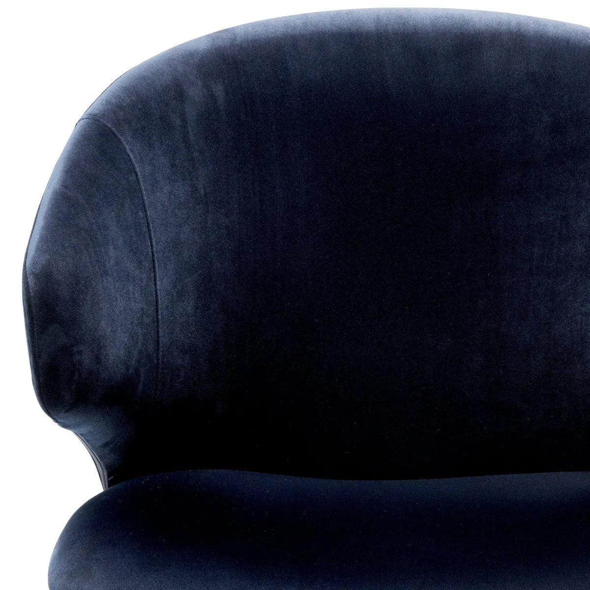 Krzesło aksamitne z podłokietnikami VOLANTE granatowy Eichholtz Eye on Design