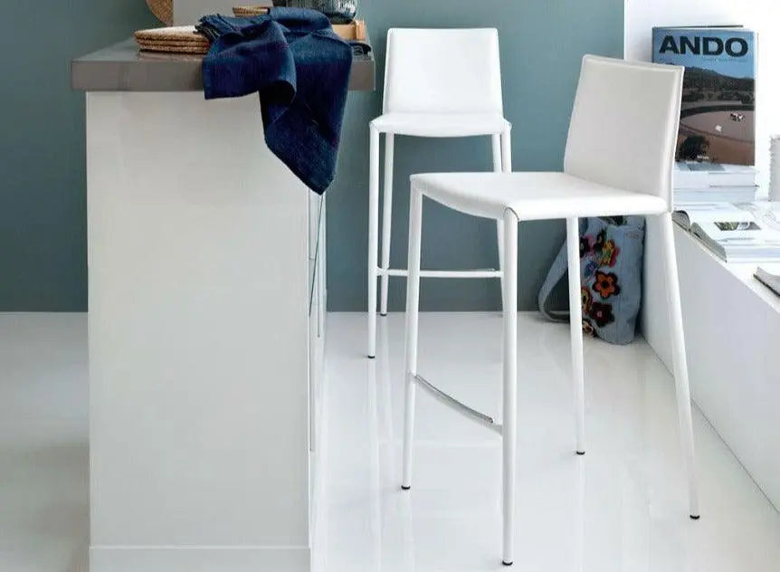 Krzesło barowe AIDA ciemnoszary – styl minimalistyczny