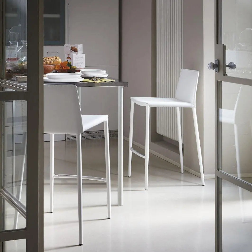 Krzesło barowe AIDA taupe do jadalni – Calligaris