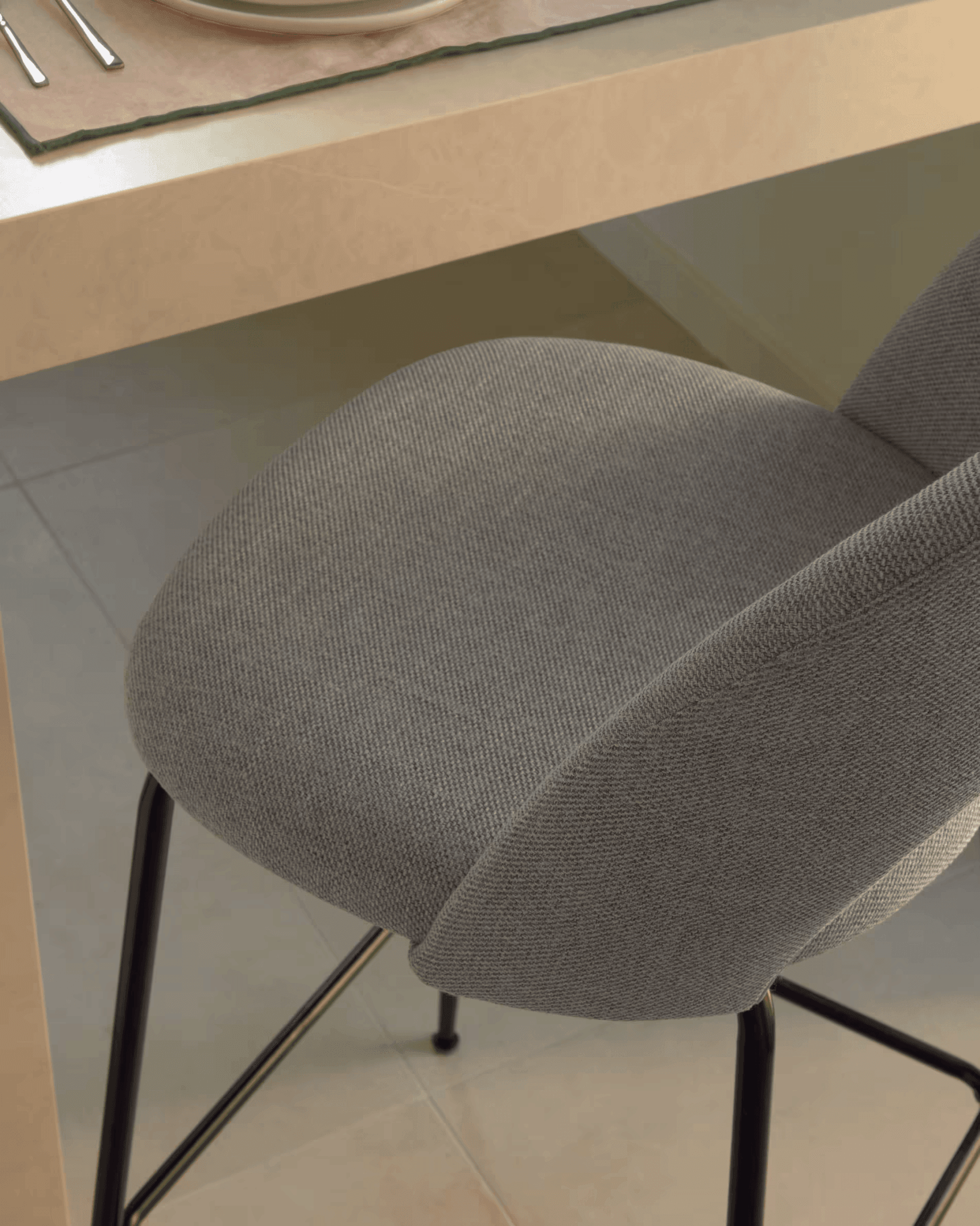 Krzesło barowe MAHALIA jasnoszary La Forma Eye on Design