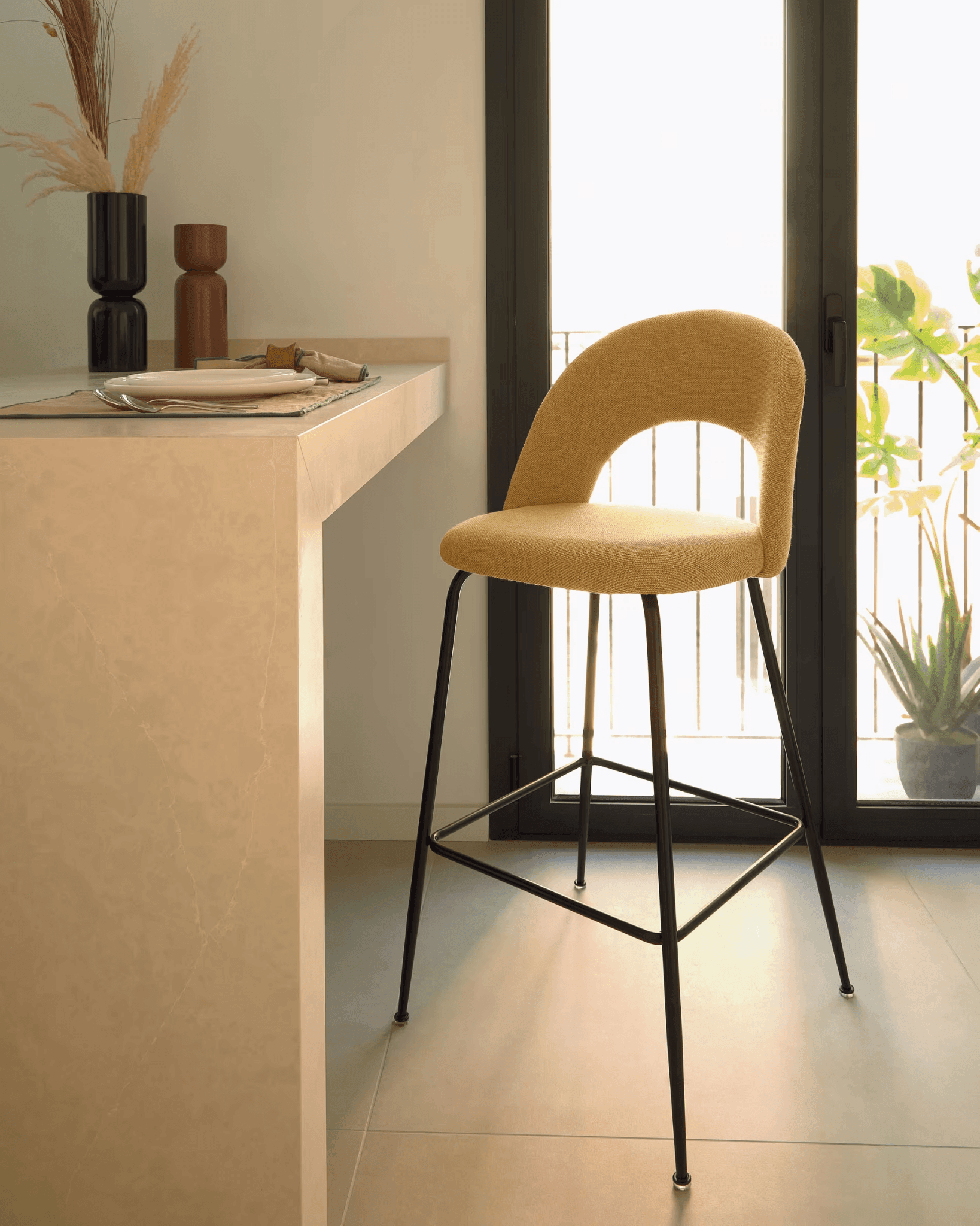 Krzesło barowe MAHALIA musztardowy La Forma Eye on Design