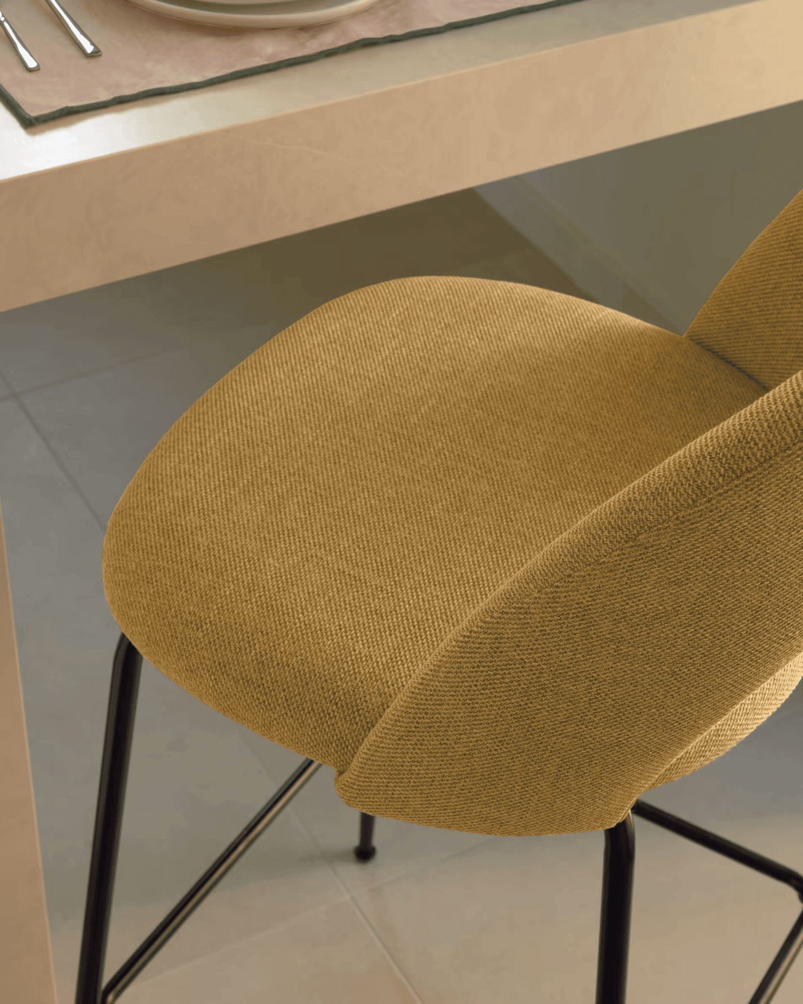 Krzesło barowe MAHALIA musztardowy La Forma Eye on Design