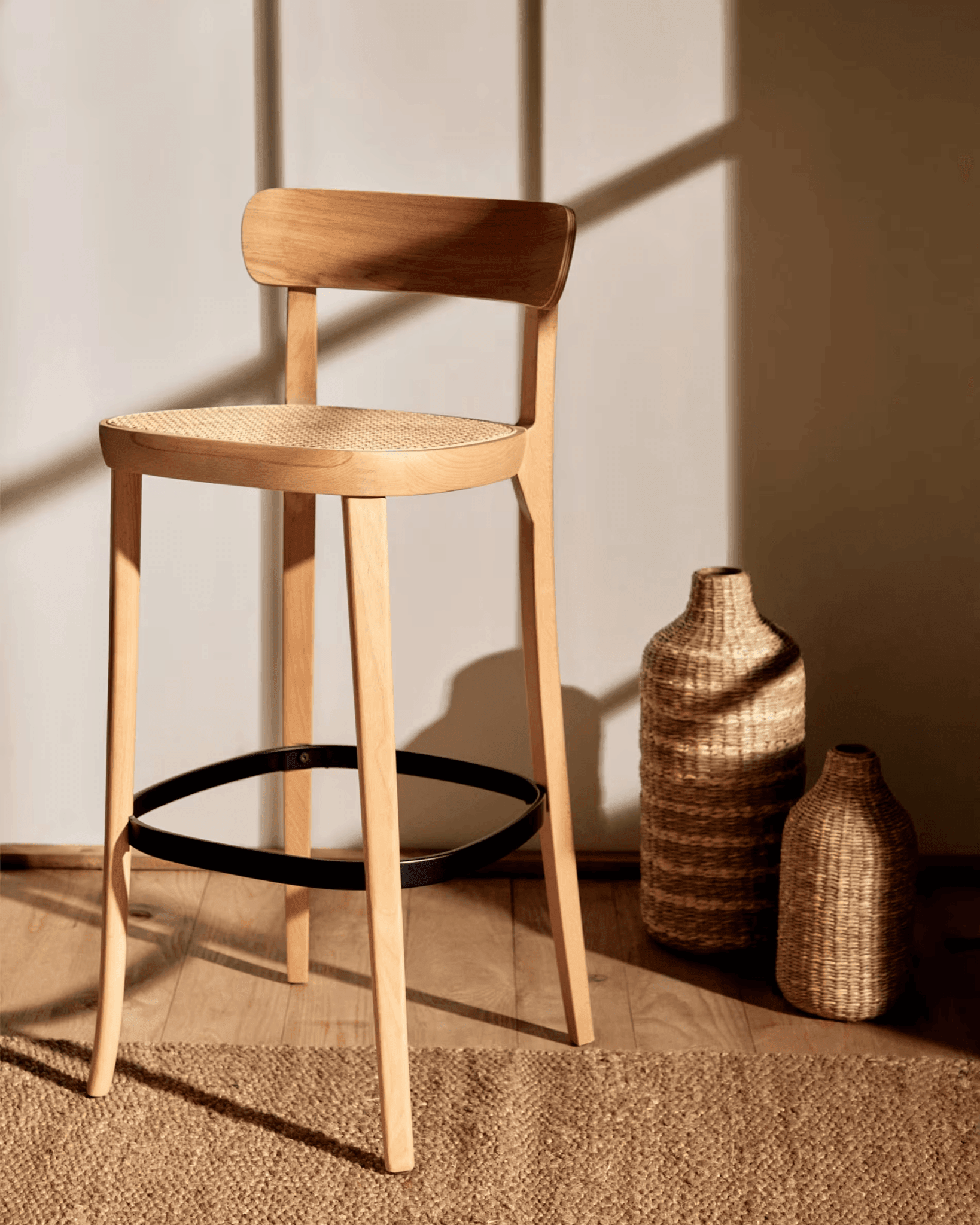 Krzesło barowe ROMANE drewno bukowe La Forma Eye on Design