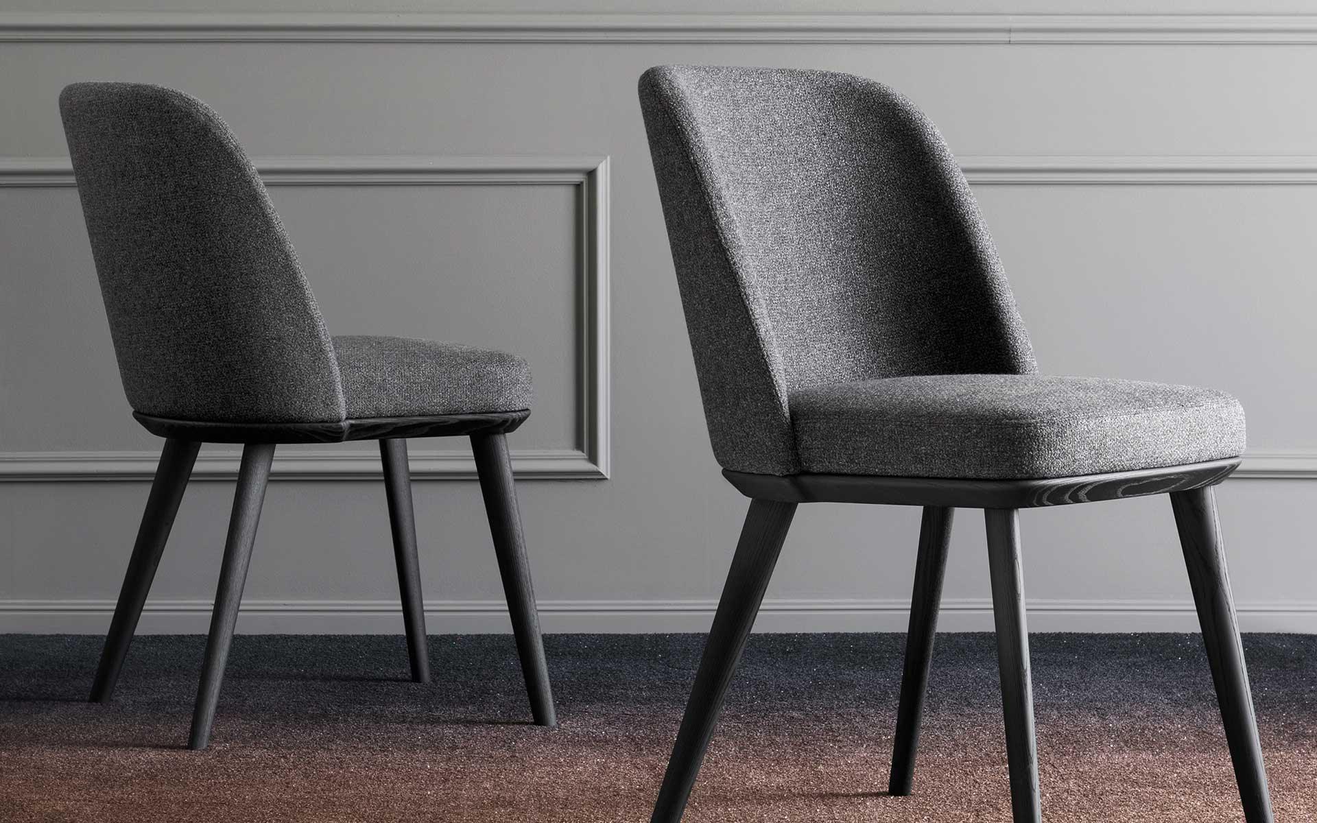 Krzesło FOYER boucle taupe z drewnianą podstawą Calligaris Eye on Design