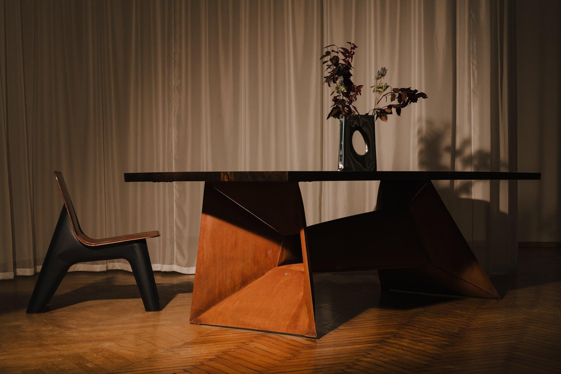 Krzesło J-CHAIR szary mat z koniakowym wykończeniem Zieta Studio Eye on Design