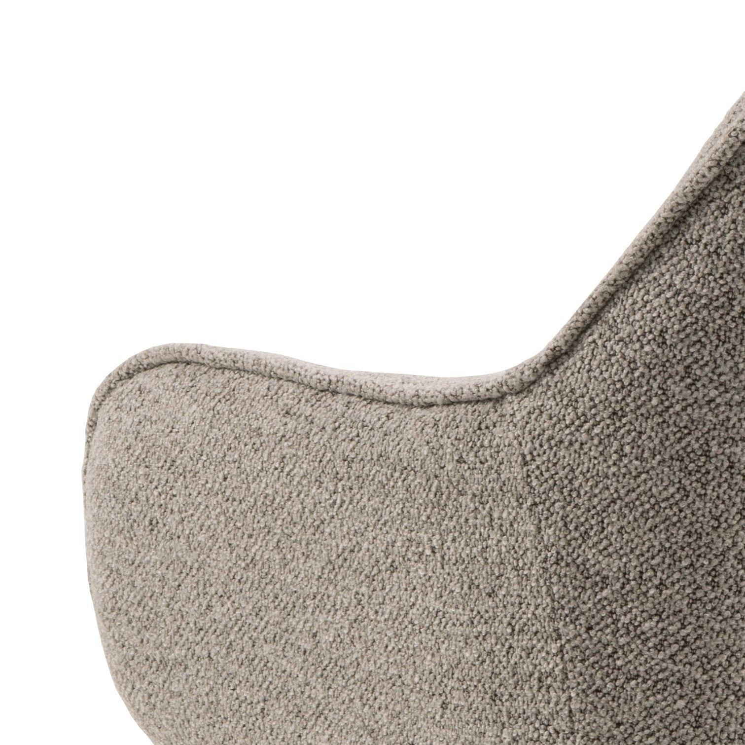 Krzesło LOUI beżowy z czarną podstawą Actona Eye on Design