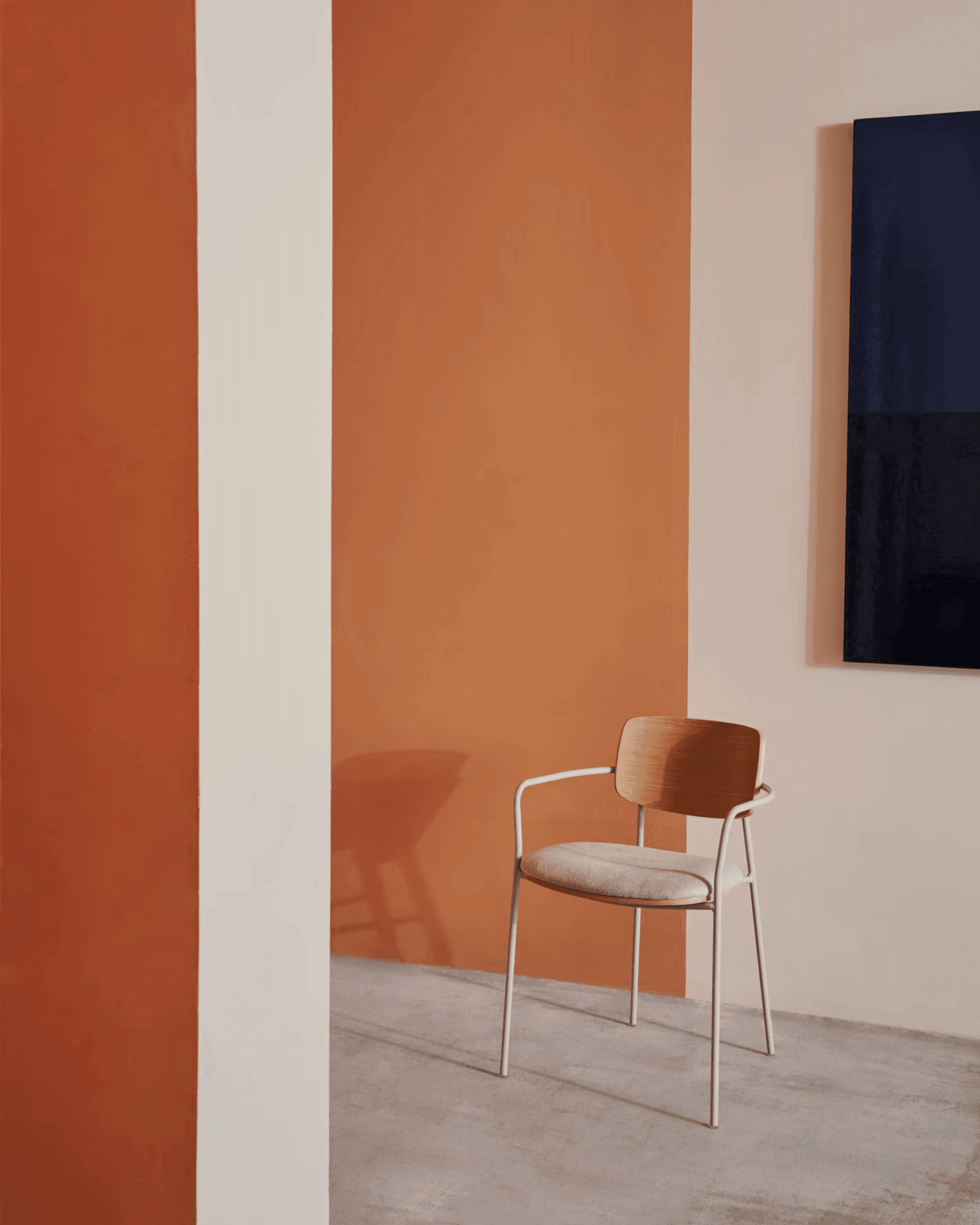 Krzesło MAUREEN okleina dębowa z beżową podstawą La Forma Eye on Design