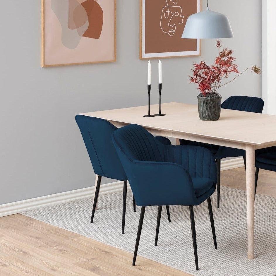 Krzesło MIKKEL ciemnoniebieski z czarną podstawą Home Essentials Eye on Design