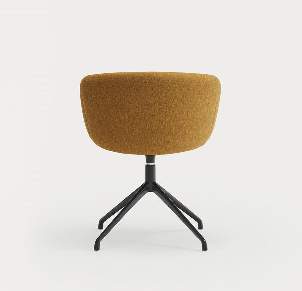 Krzesło obrotowe z podłokietnikami ADD musztardowy z czarną podstawą Teulat Eye on Design