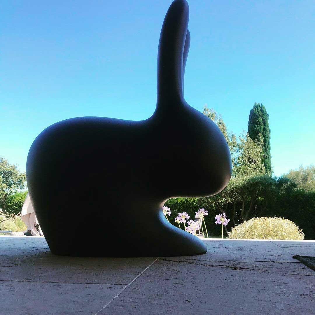 Krzesło RABBIT czarny Qeeboo Eye on Design