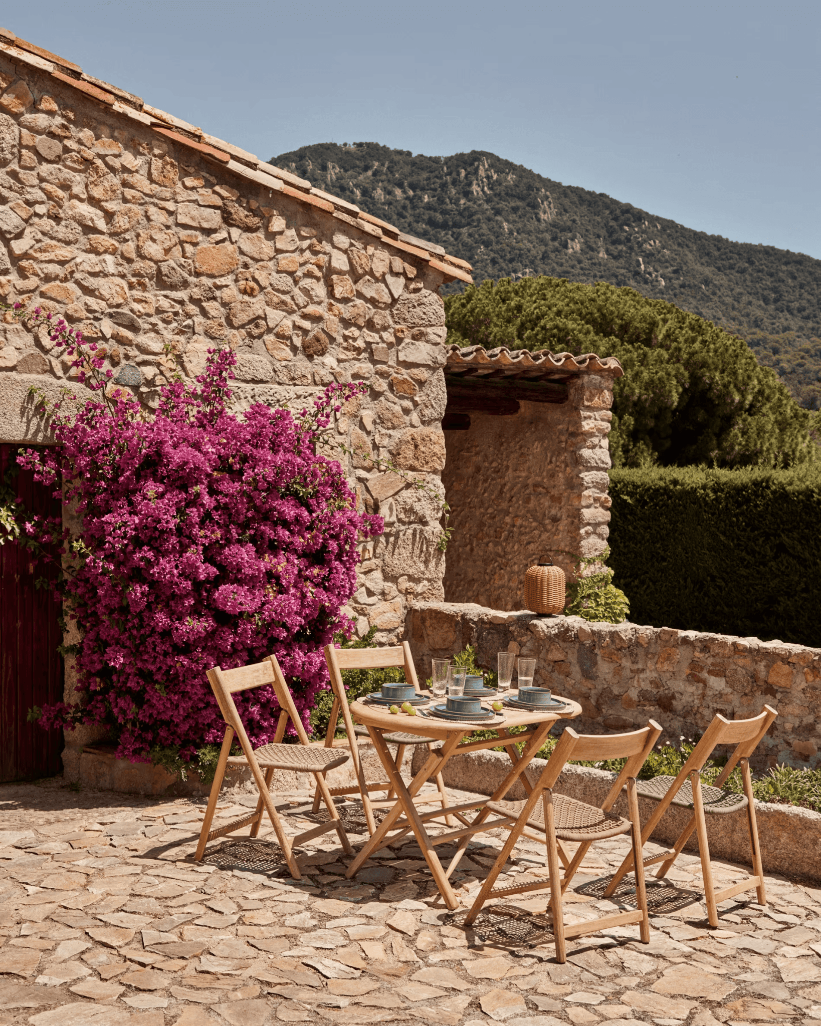 Krzesło składane DANDARA lite drewno akacjowe z zielonym siedziskiem La Forma Eye on Design