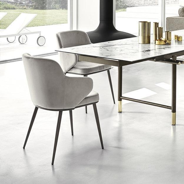 Krzesło skórzane z podłokietnikami FOYER jasnobrązowy z metalową podstawą Calligaris Eye on Design