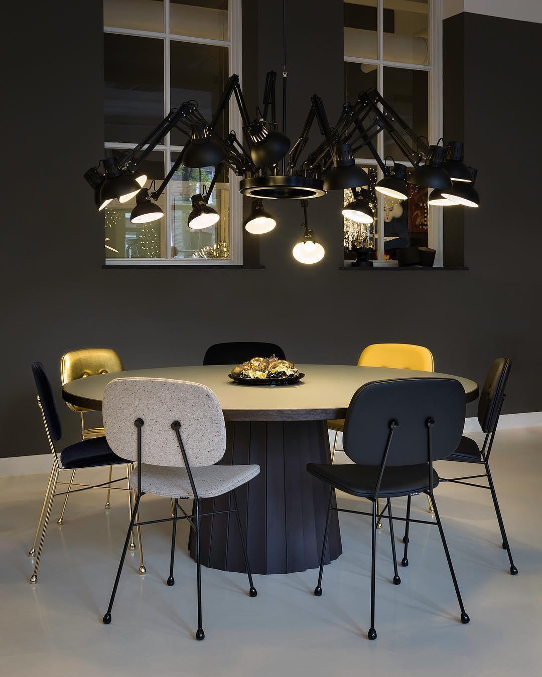 Krzesło THE GOLDEN czarna podstawa Moooi Eye on Design