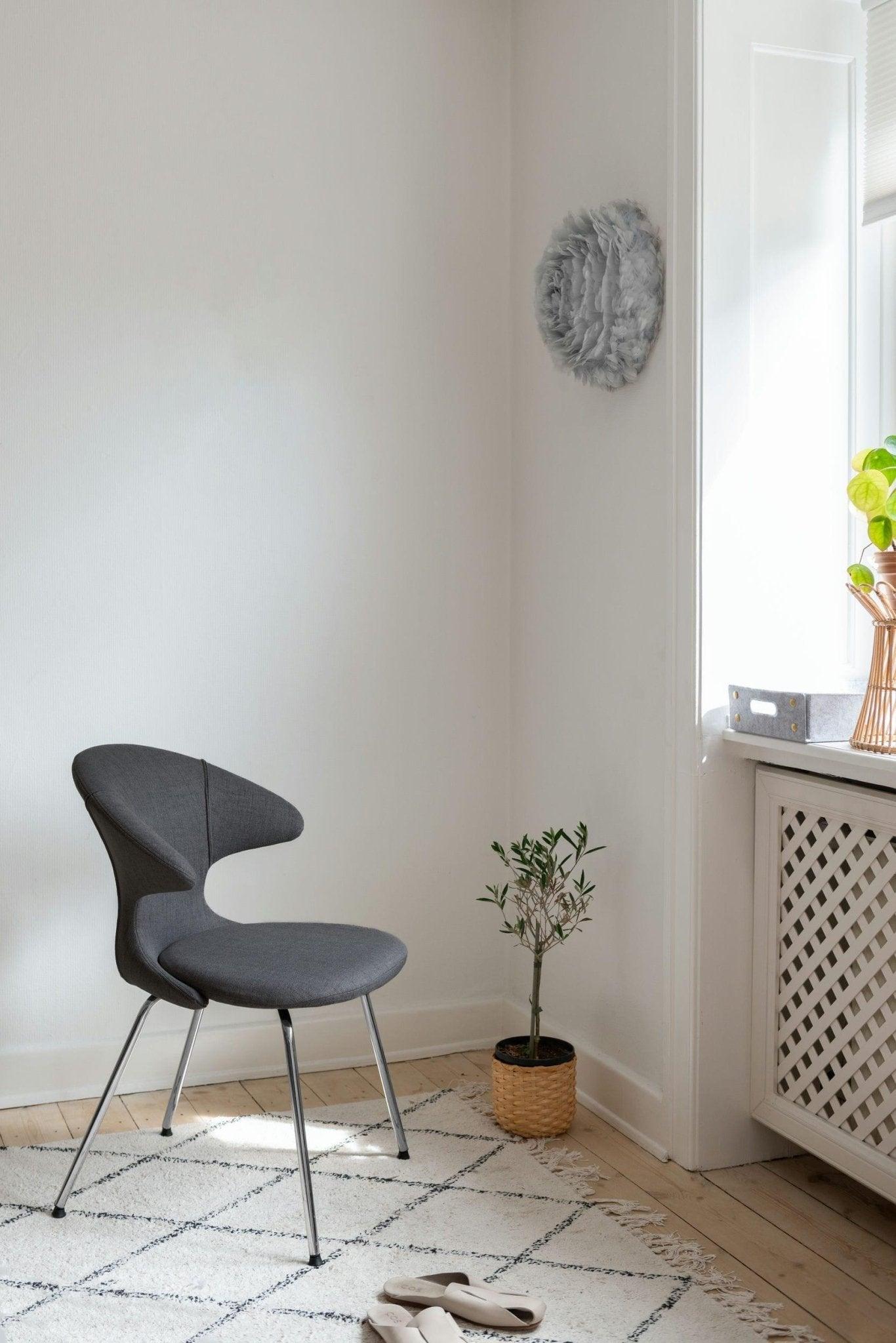 Krzesło TIME FLIES niebieski ze srebrną podstawą UMAGE Eye on Design