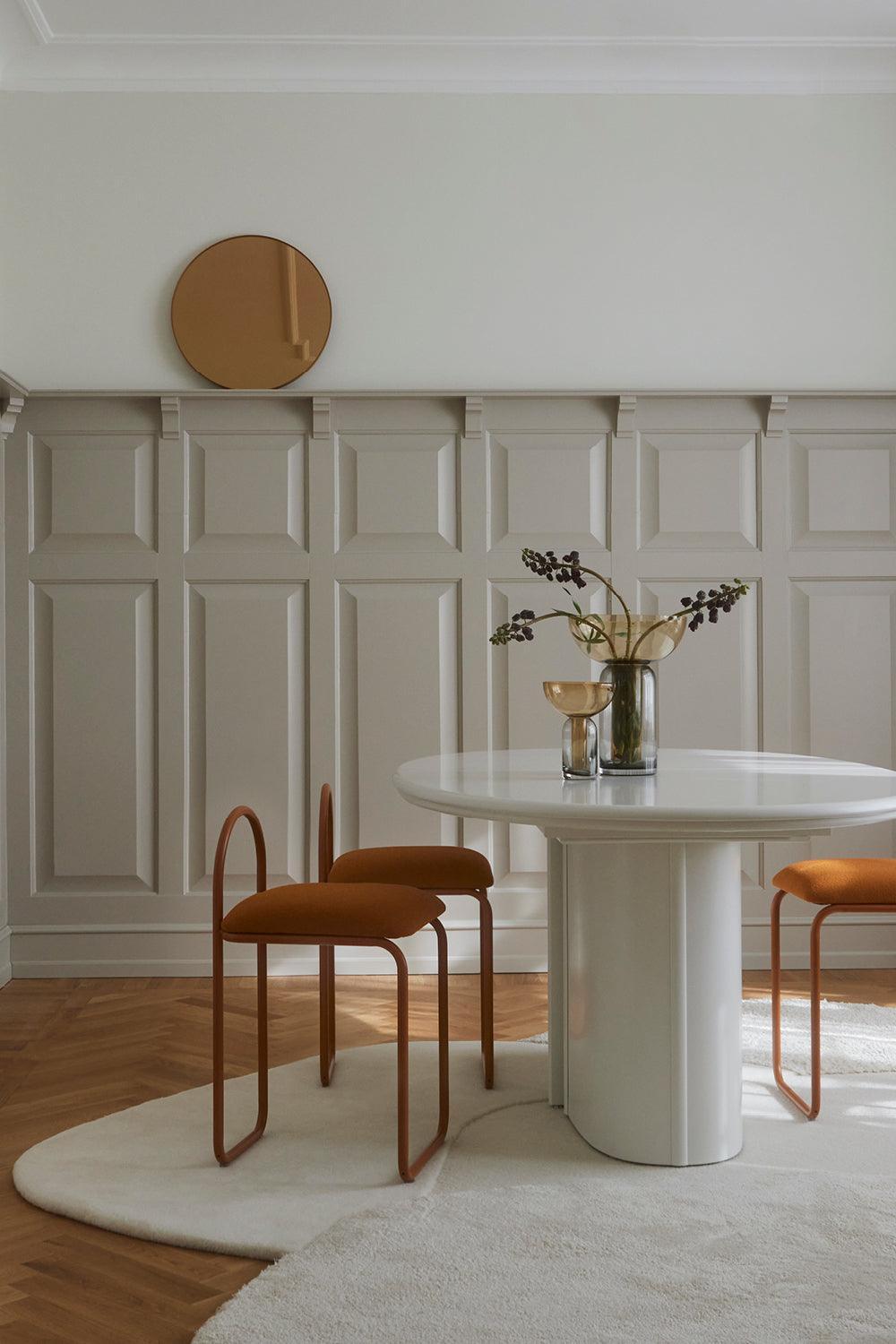 Krzesło z tkaniną boucle ANGUI bursztynowy AYTM Eye on Design