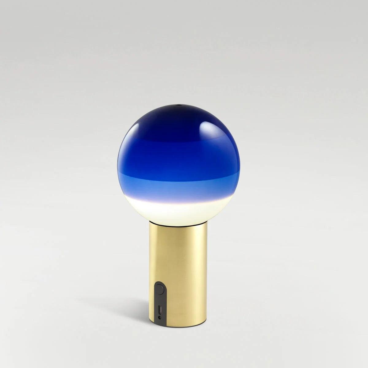 Lampa akumulatora DIPPING niebieski Marset Eye on Design