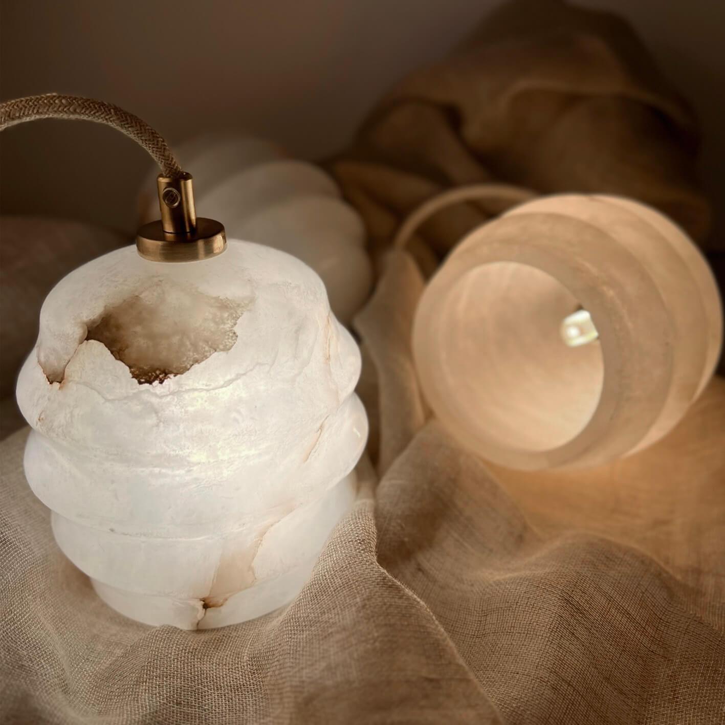 Lampa alabastrowa wisząca KALLIOPE nikiel Embassy Interiors Eye on Design