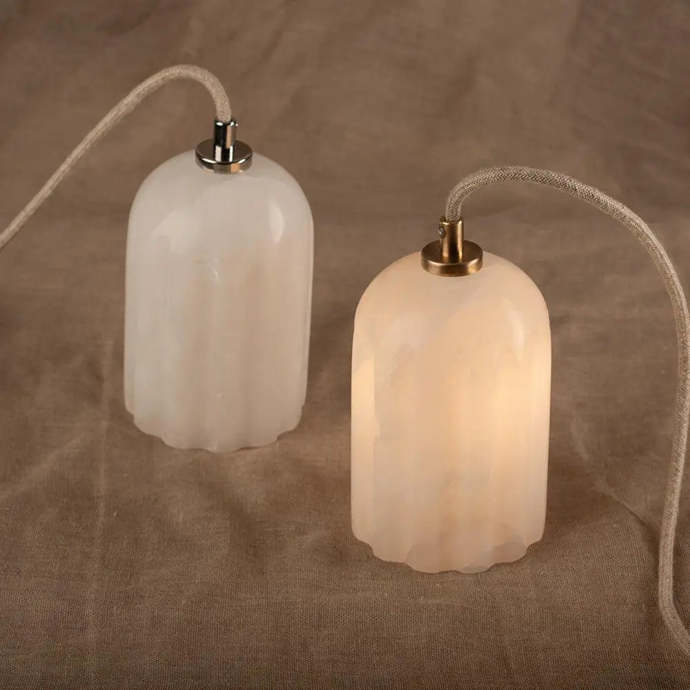 Lampa alabastrowa wisząca URANIA mosiężny, marka Embassy Interiors
