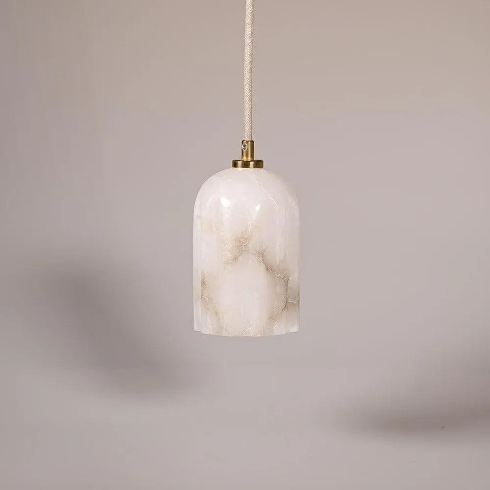 Lampa alabastrowa wisząca URANIA mosiężny – styl minimalistyczny
