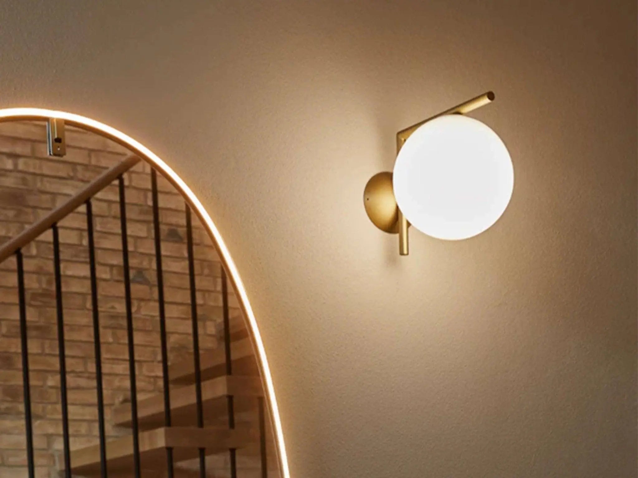 Kinkiet IC LIGHTS mosiężny na ścianę – Flos
