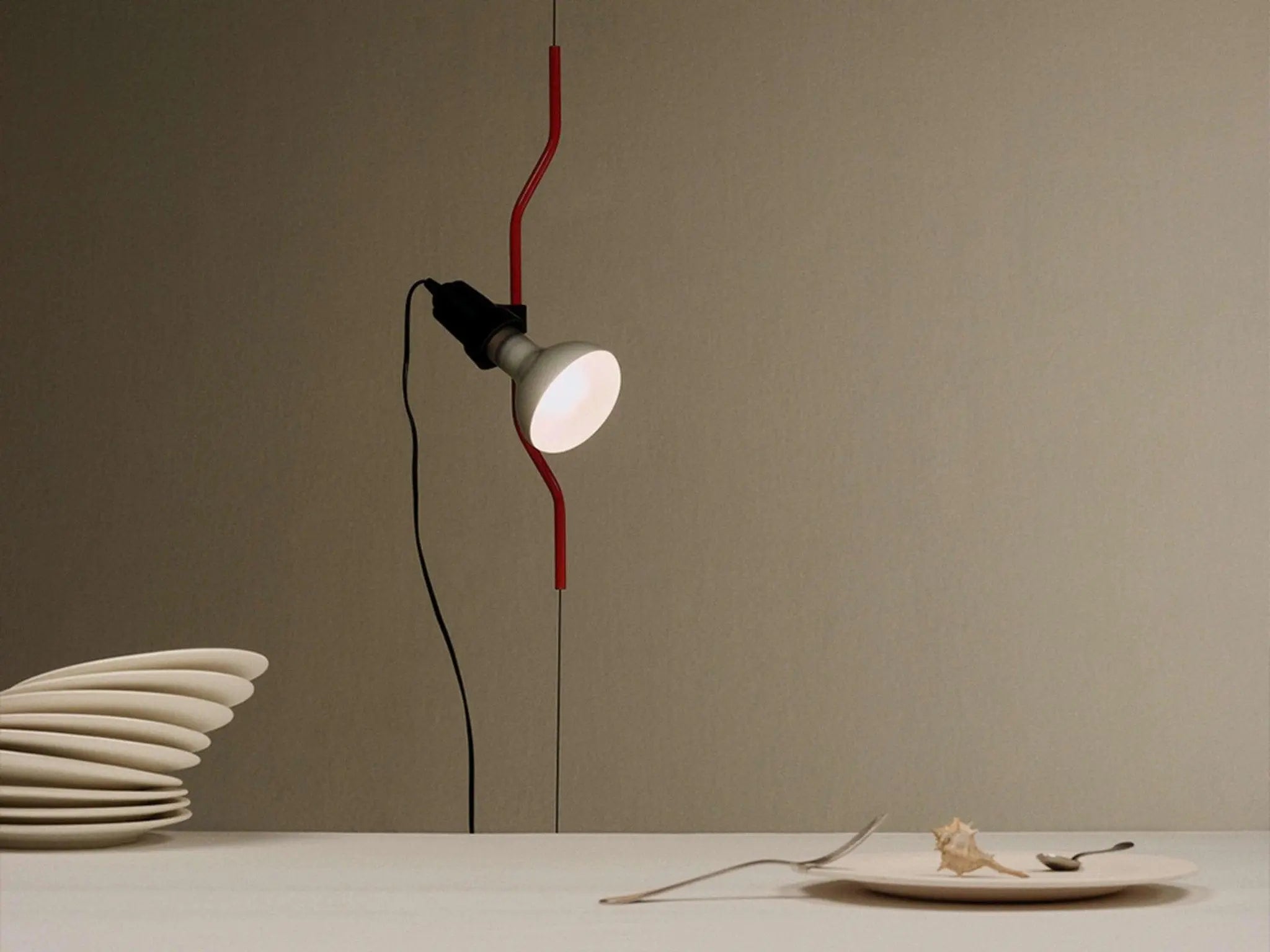 Lampa PARENTESI czerwony – styl nowoczesny