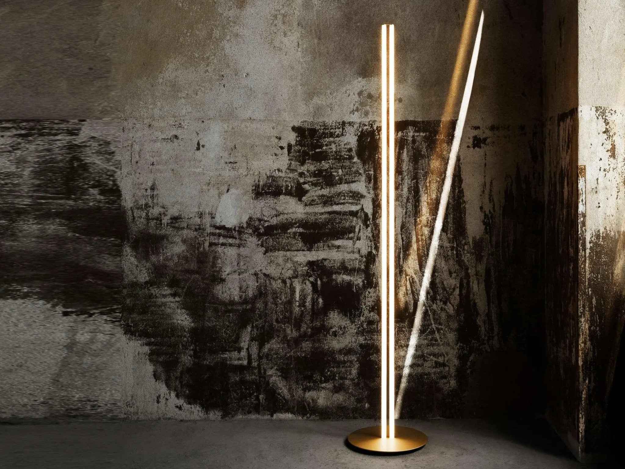 Lampa podłogowa COORDINATES szampański – styl minimalistyczny