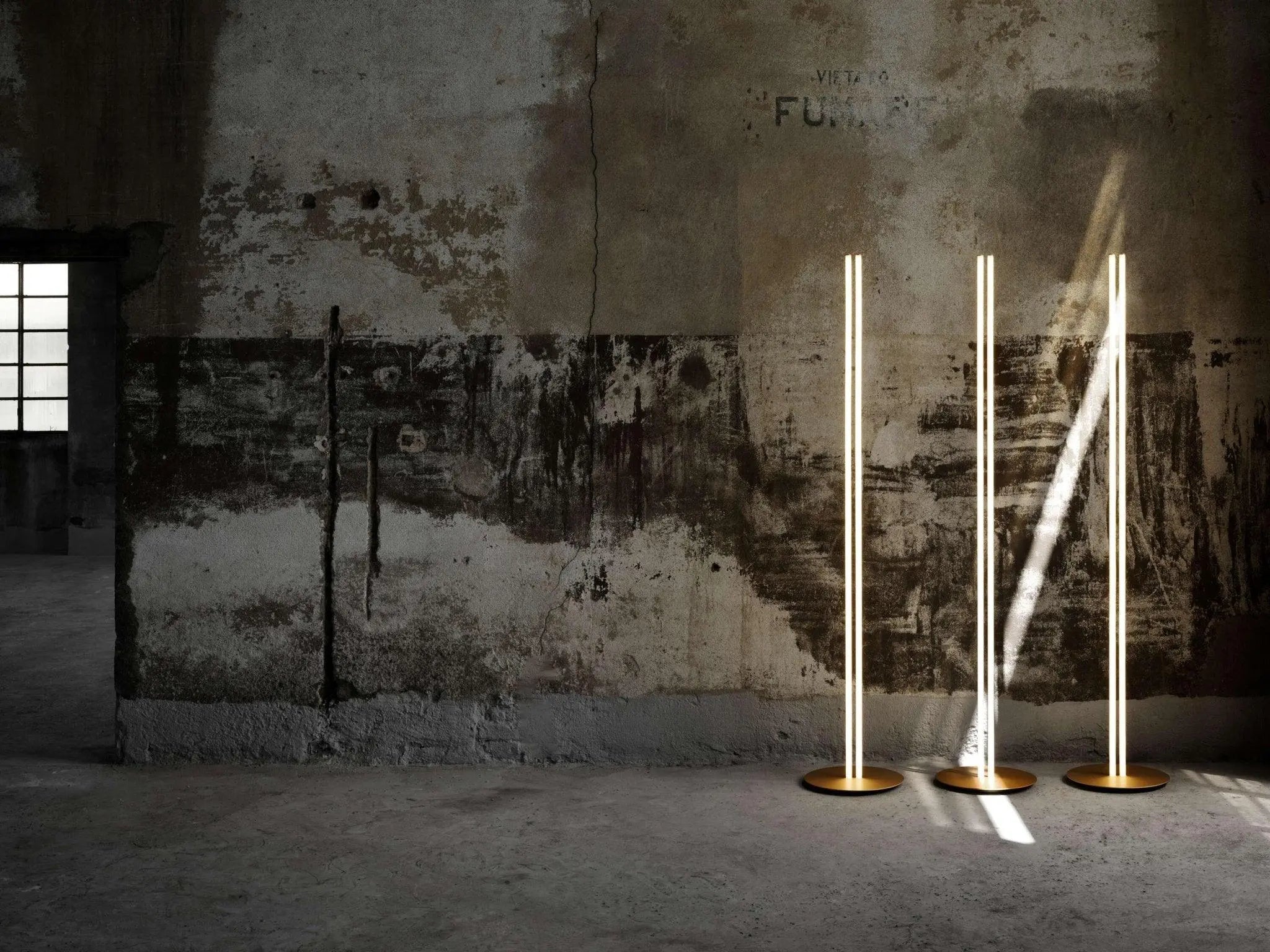 Lampa podłogowa COORDINATES szampański – styl minimalistyczny