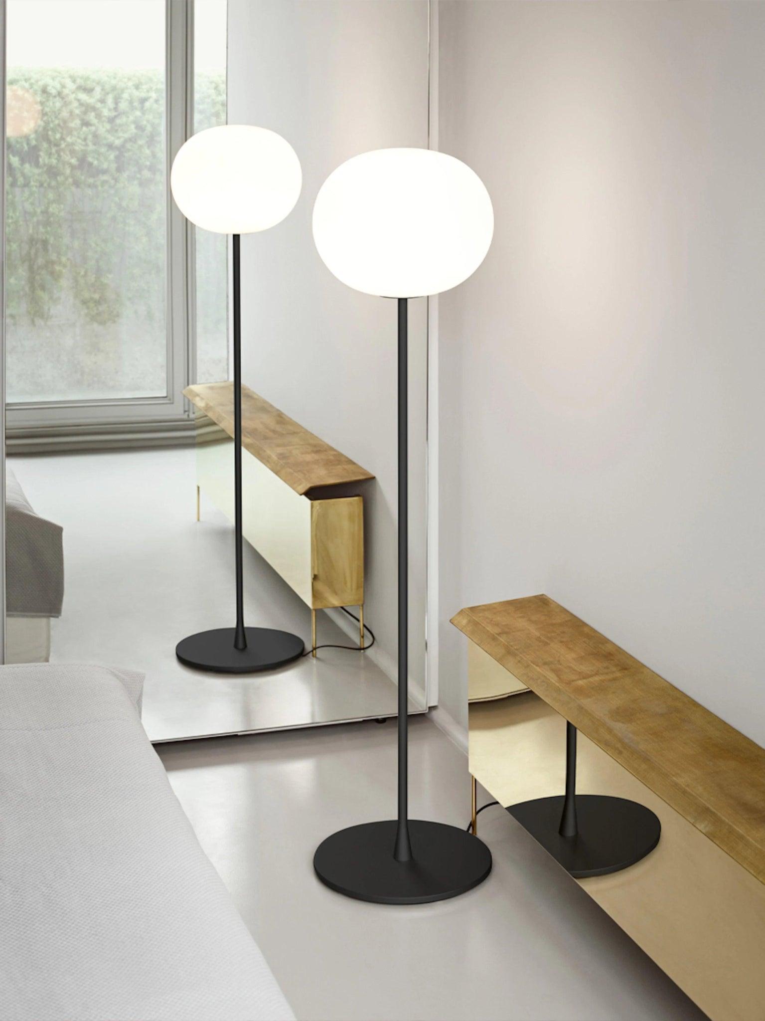 Lampa podłogowa GLO-BALL czarny matowy – szkło, Flos