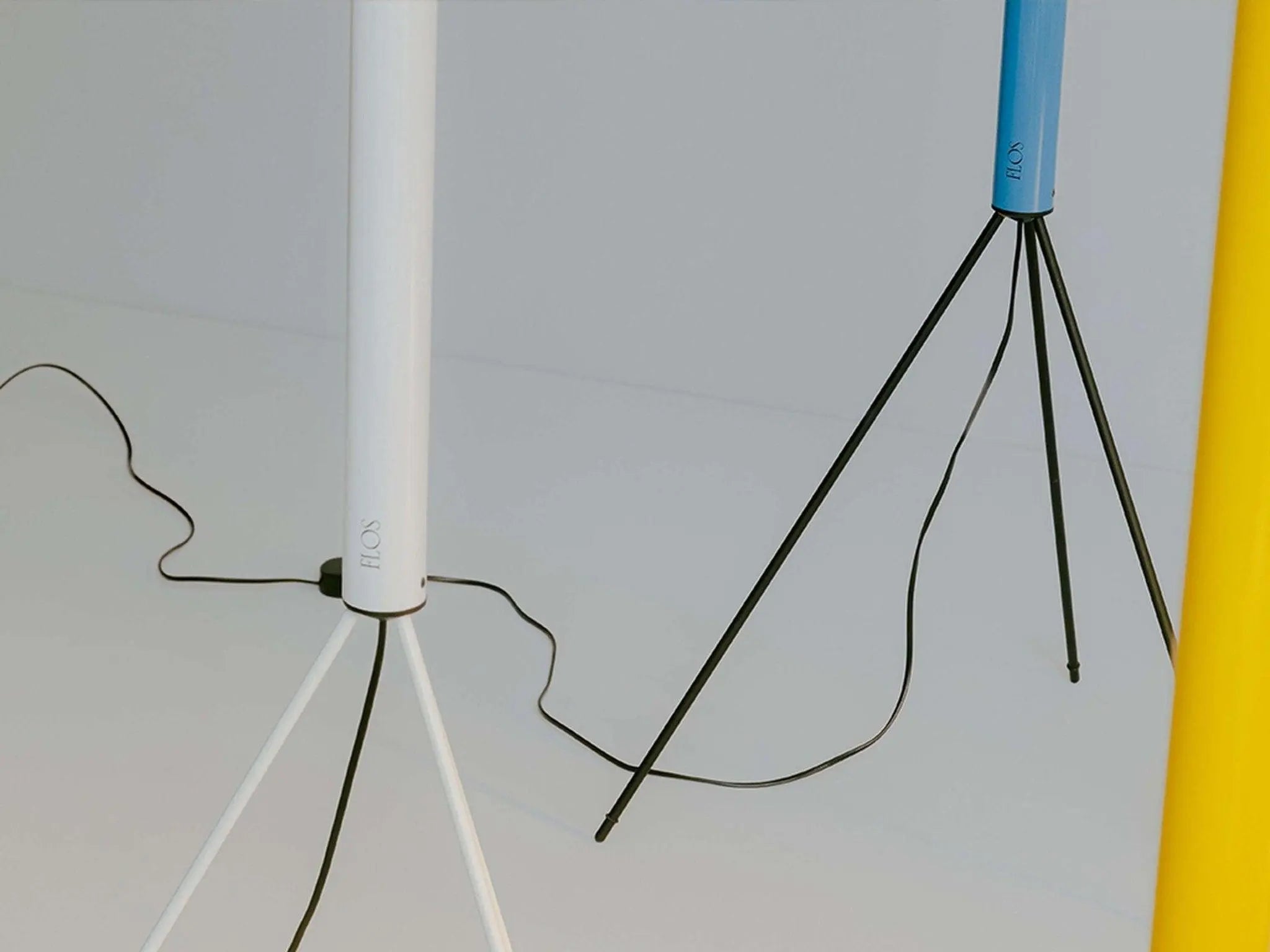 Lampa podłogowa LUMINATOR niebieski, marka Flos