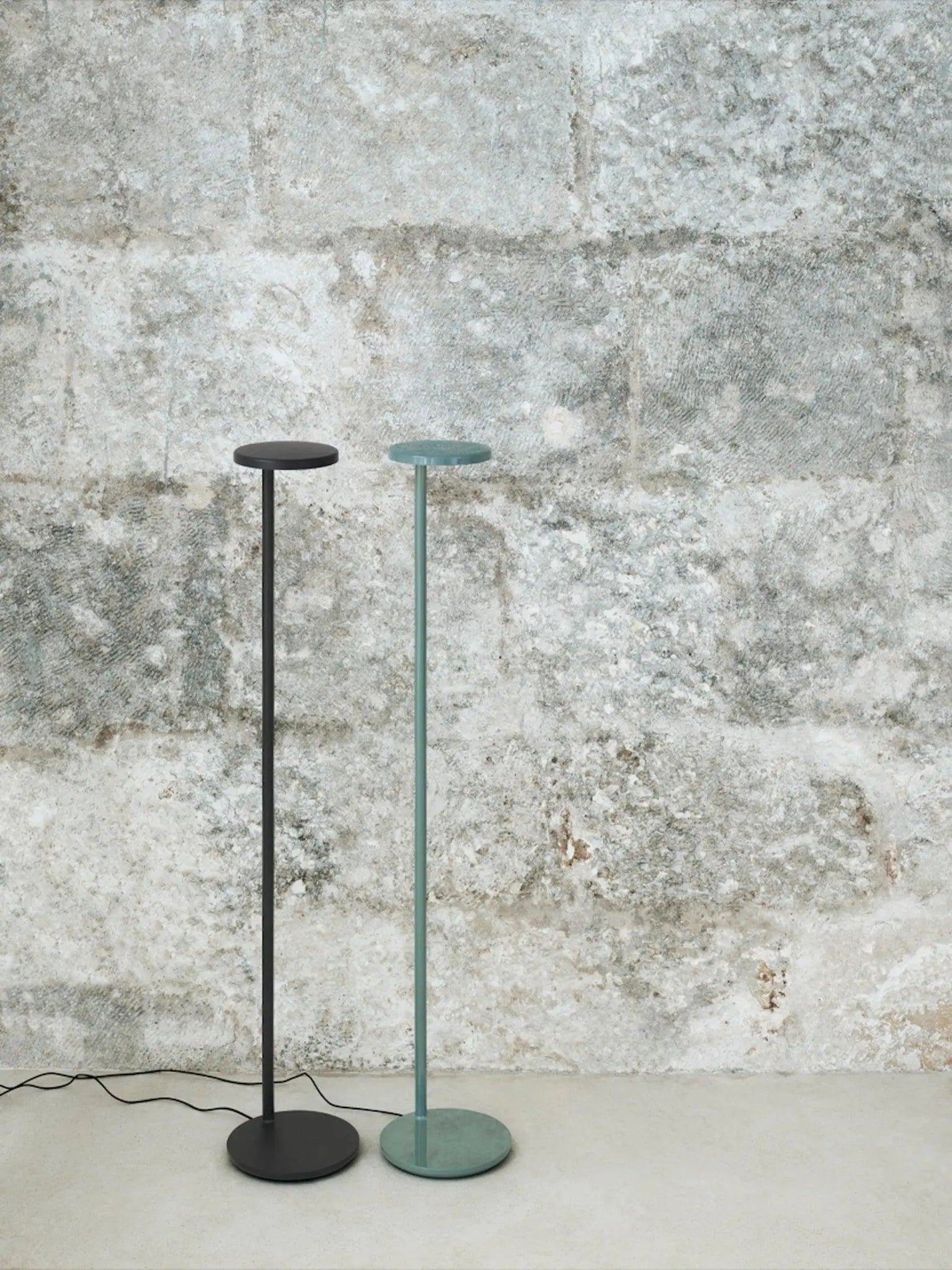 Lampa stojąca OBLIQUE szałwiowy – Flos