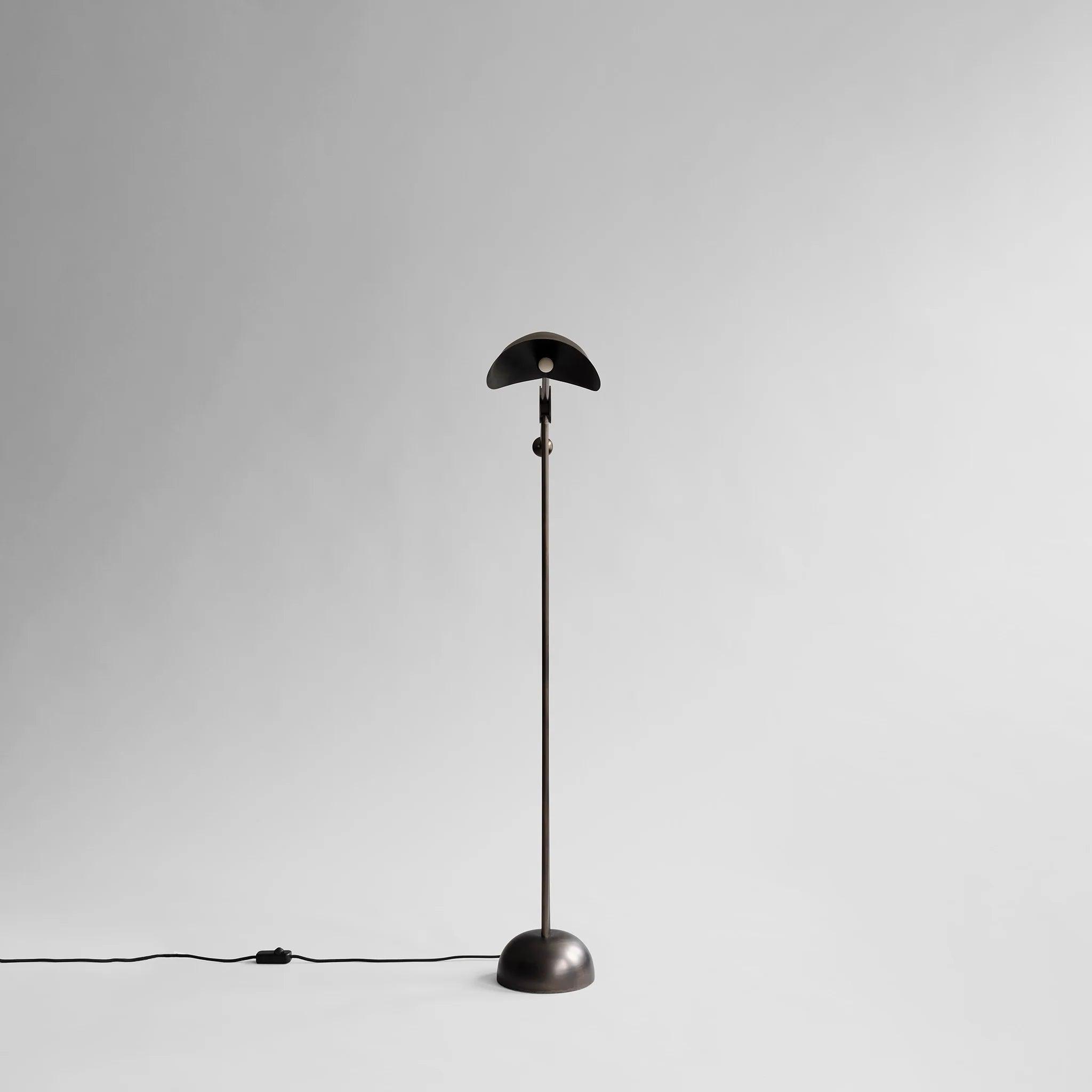Lampa podłogowa STINGRAY brązowy 101 Copenhagen Eye on Design