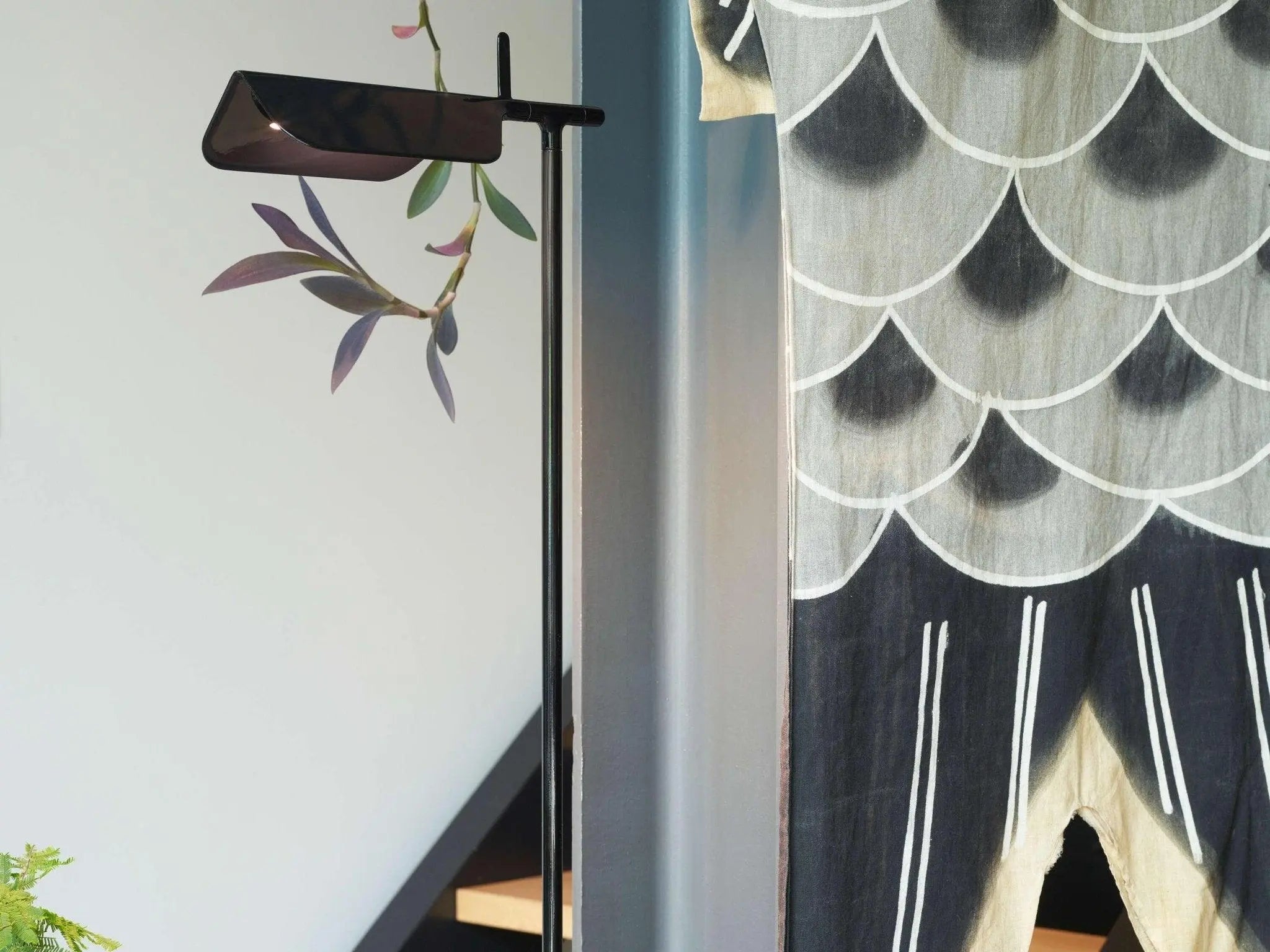 Lampa podłogowa TAB ciemnozielony – styl skandynawski