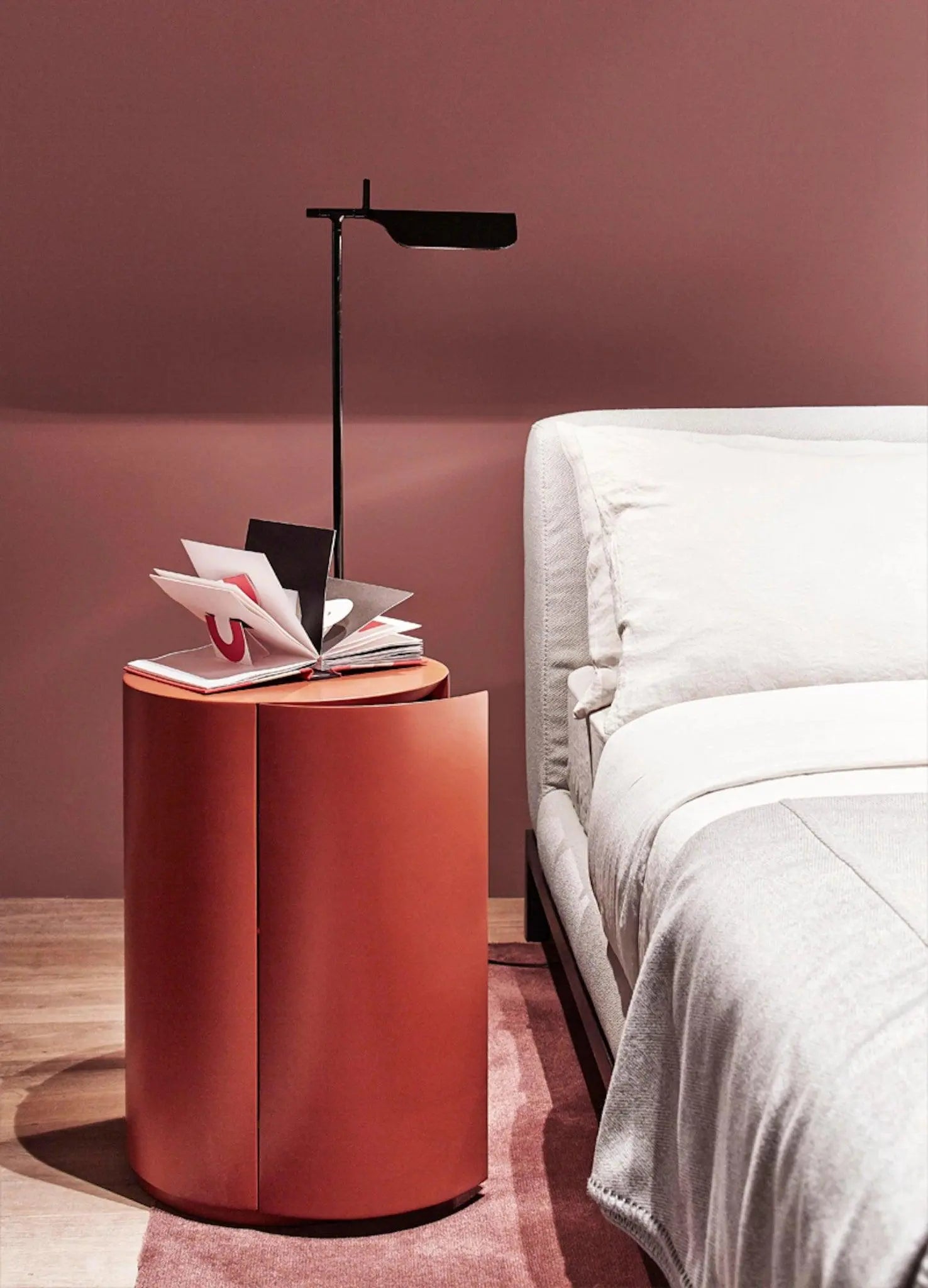 Lampa stojąca do czytania TAB czarny – Flos