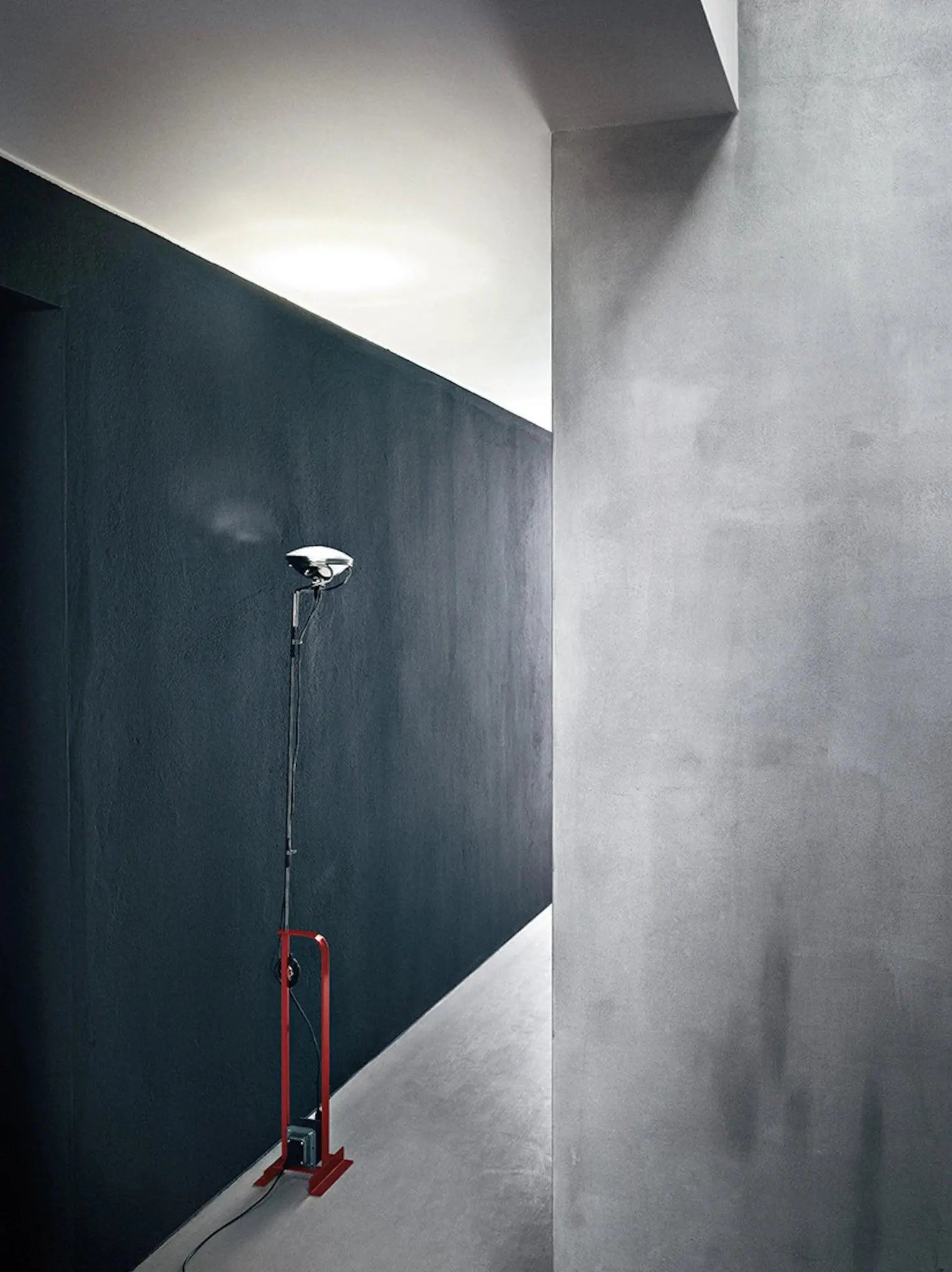 Lampa podłogowa TOIO czerwony – metal