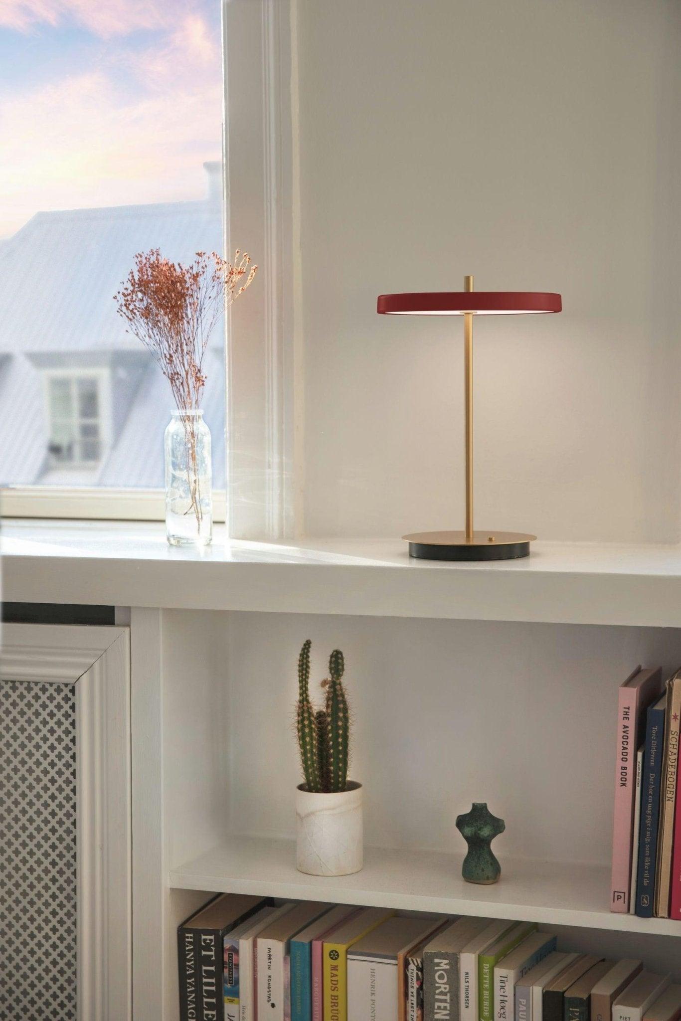 Lampa przenośna ASTERIA MOVE rubinowy UMAGE Eye on Design