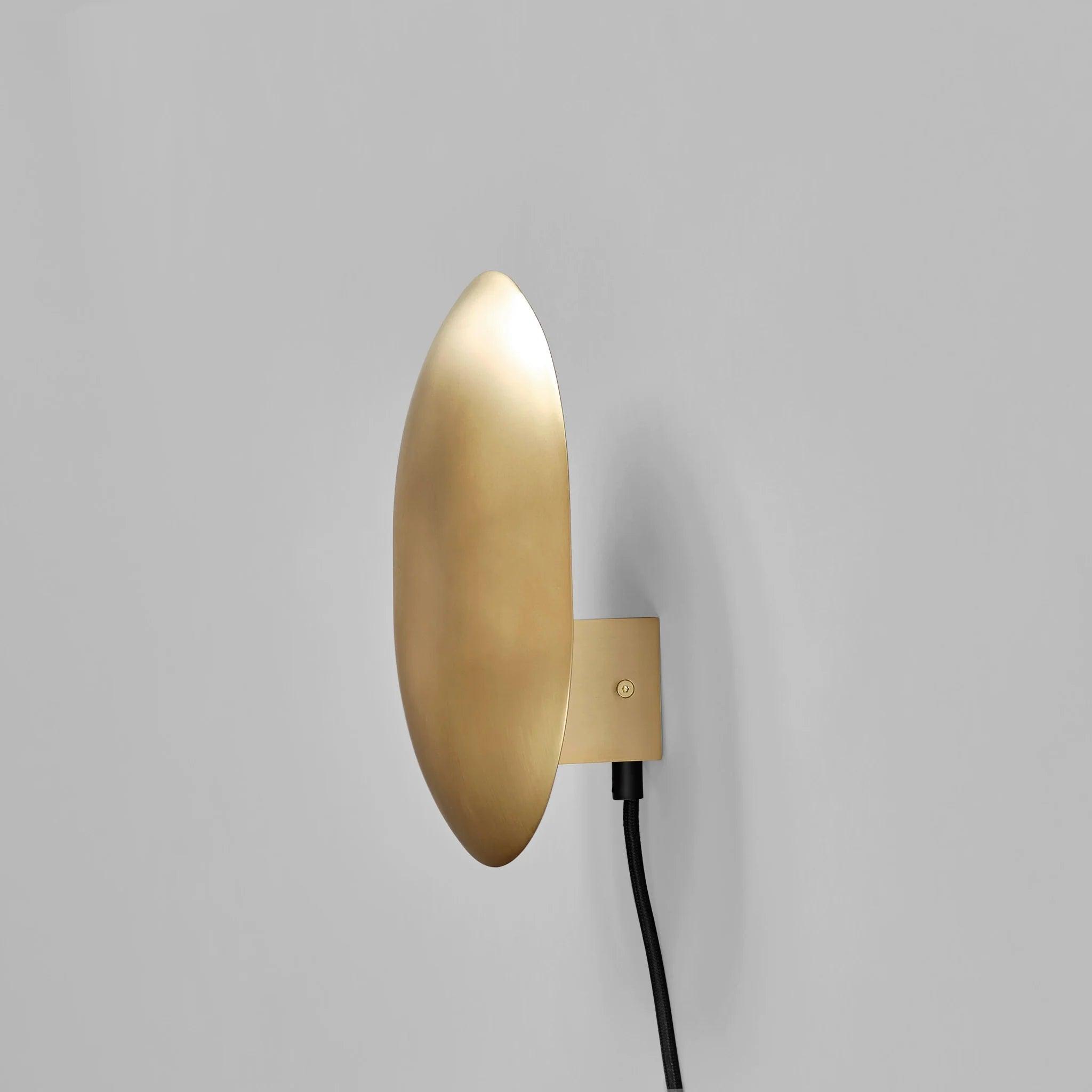 Lampa ścienna CLAM mosiądz 101 Copenhagen Eye on Design