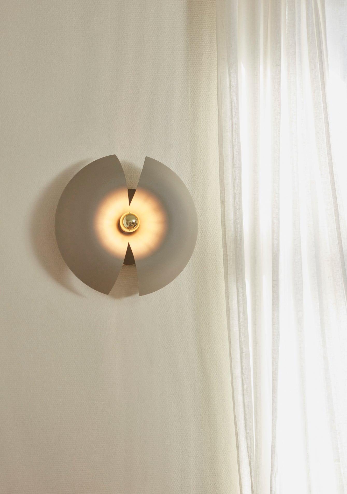 Lampa ścienna CYCNUS czarny AYTM Eye on Design