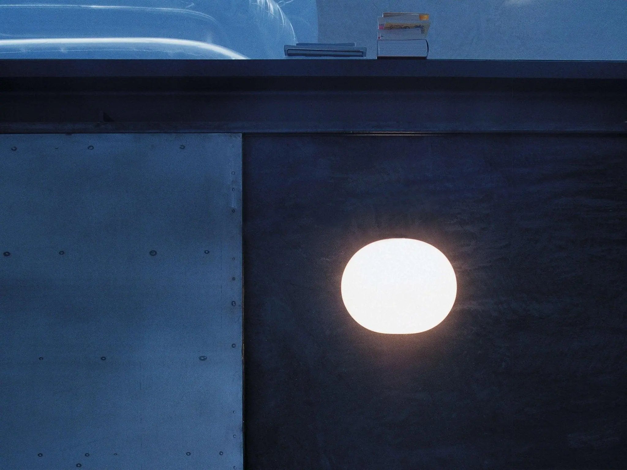 Lampa ścienna GLO-BALL WALL biały – szkło, Flos