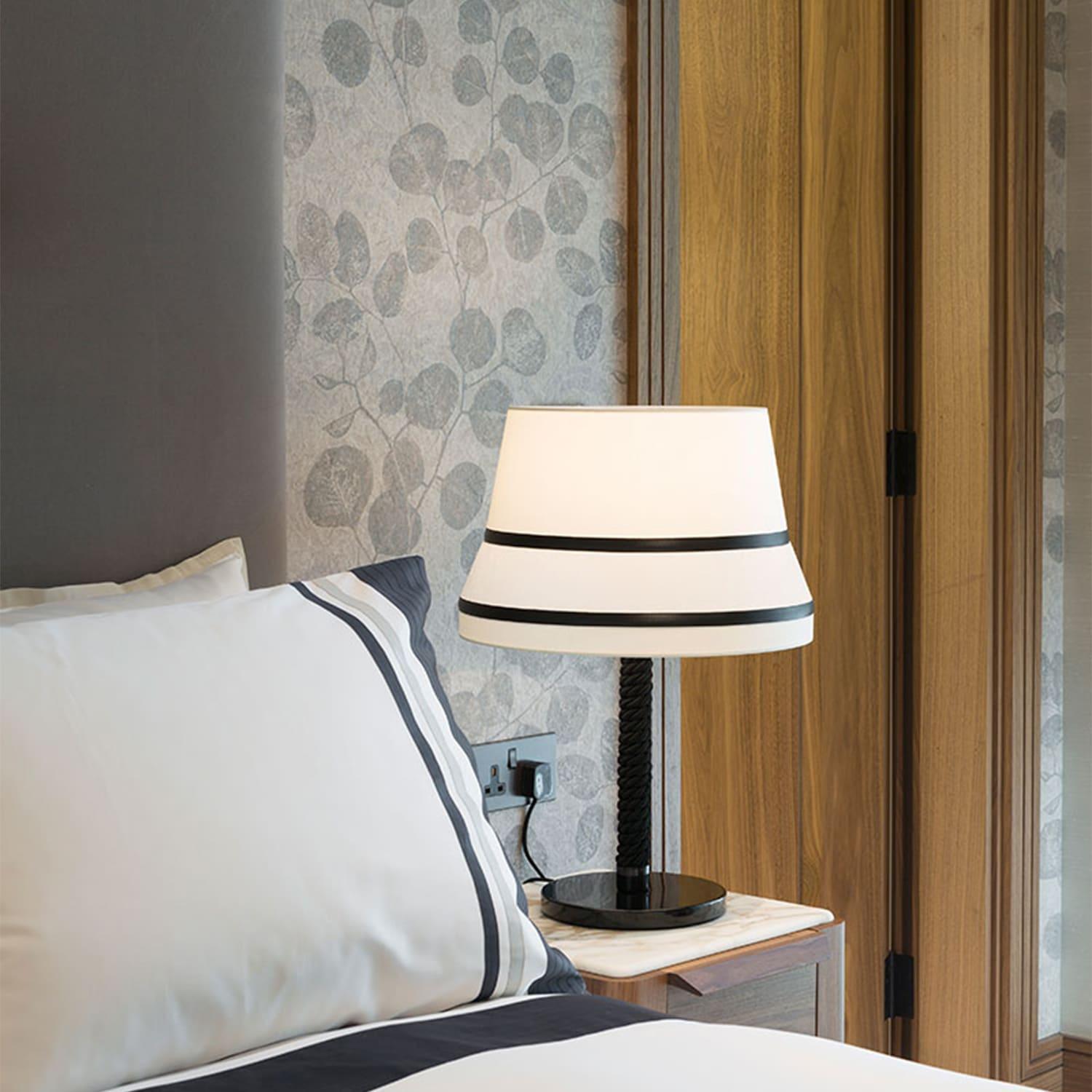 Lampa stołowa AUDREY biały z niebieskim wykończeniem Contardi Eye on Design