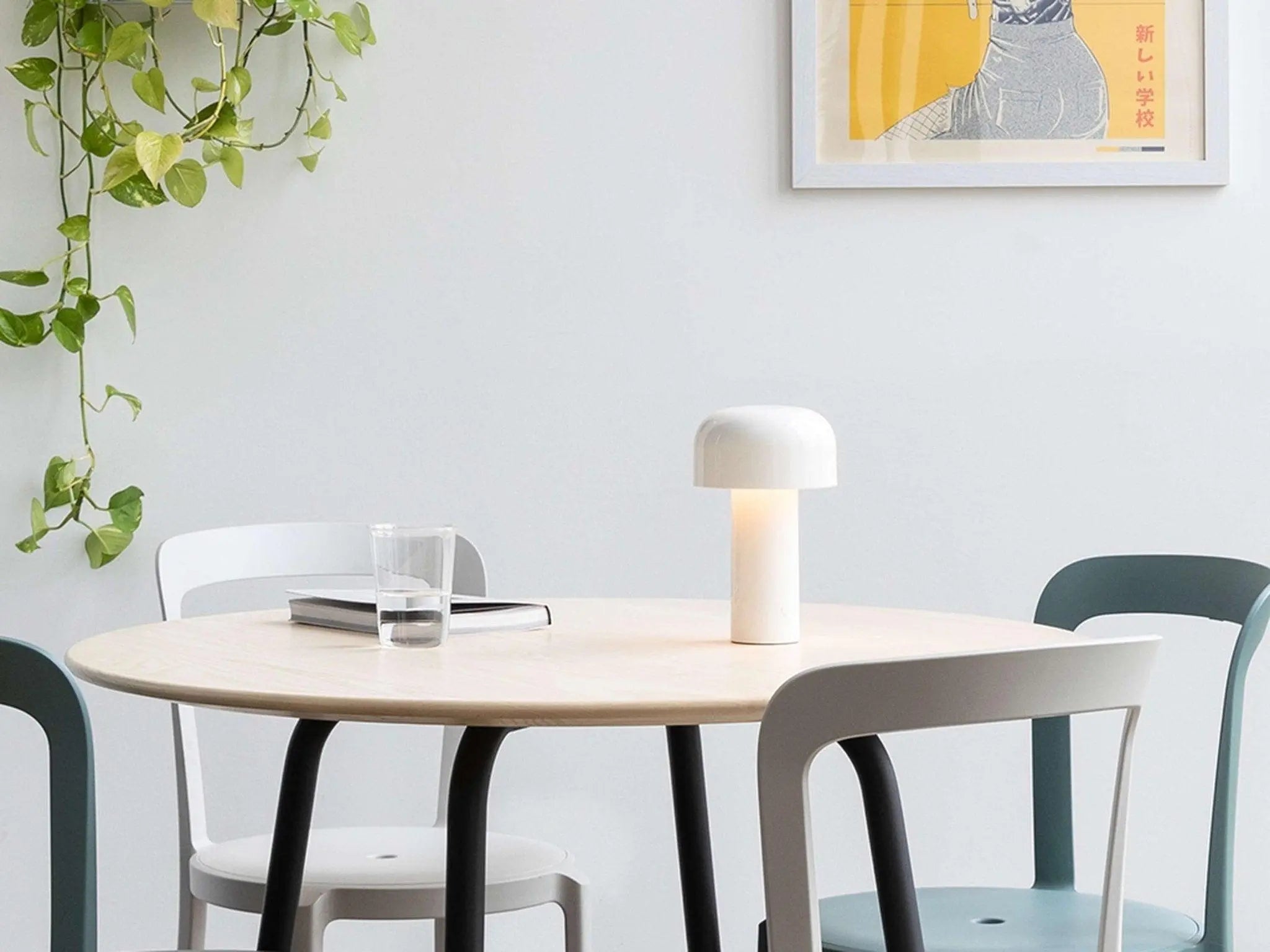 Lampa stołowa BELLHOP biały – styl nowoczesny