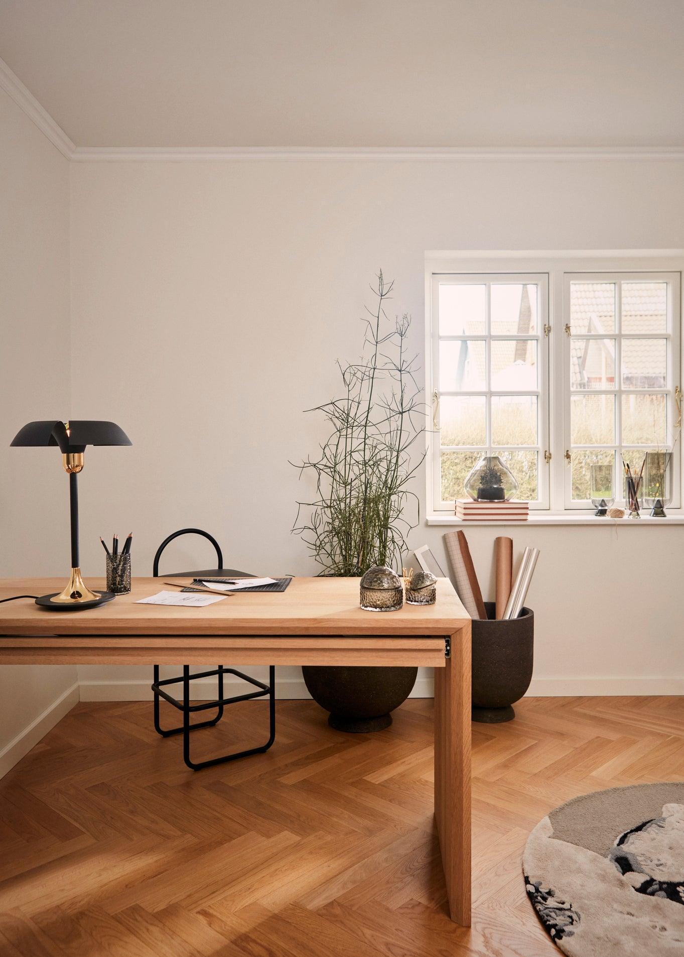 Lampa stołowa CYCNUS czarny AYTM Eye on Design