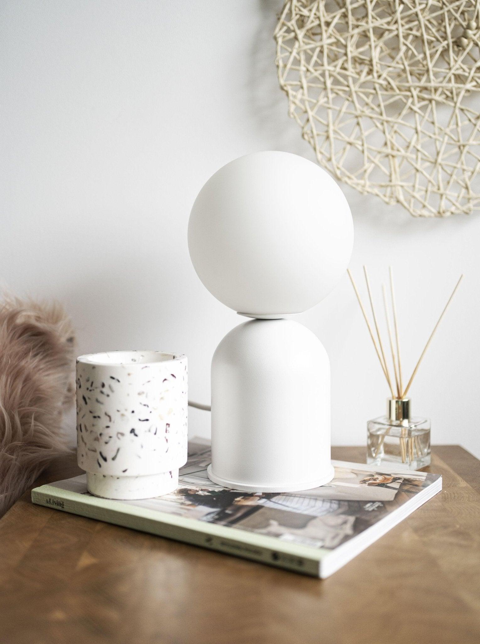 Lampa stołowa LUOTI biały Ummo Eye on Design