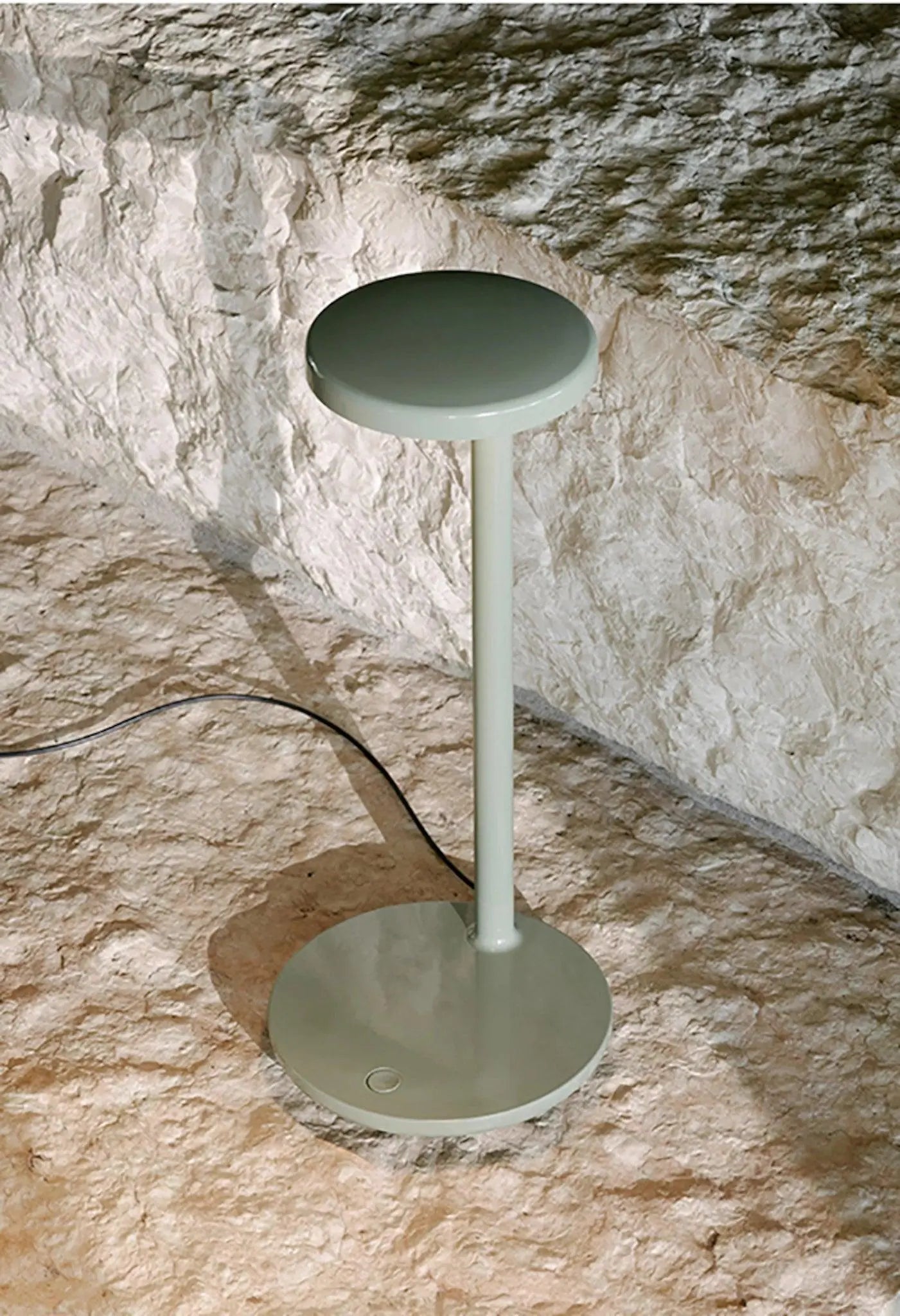 Lampa stołowa OBLIQUE szałwiowy, marka Flos