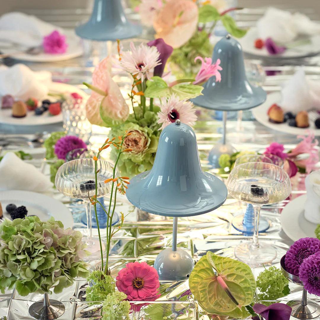 Lampa stołowa przenośna PANTOP błękitny Verpan Eye on Design