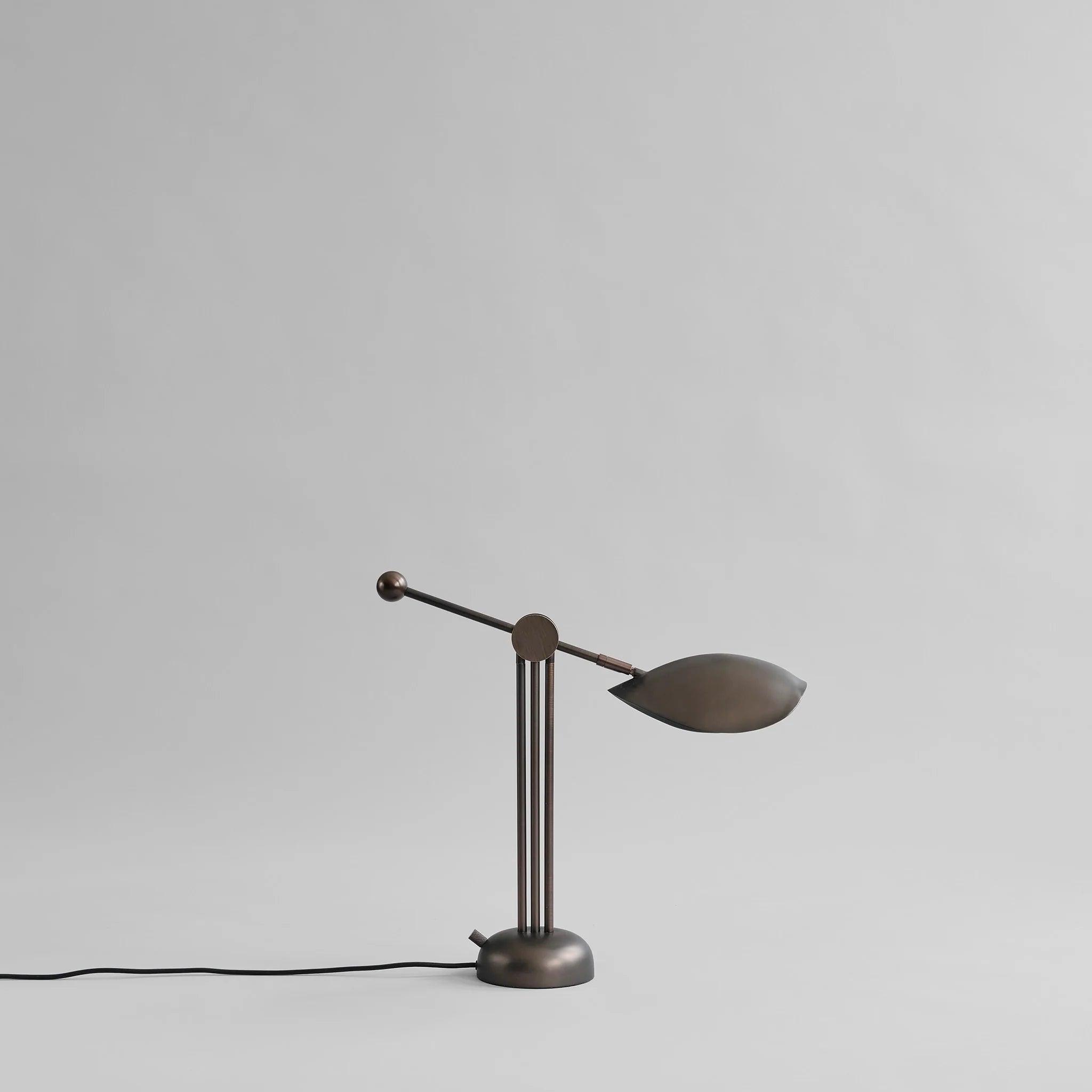 Lampa stołowa STINGRAY brązowy 101 Copenhagen Eye on Design