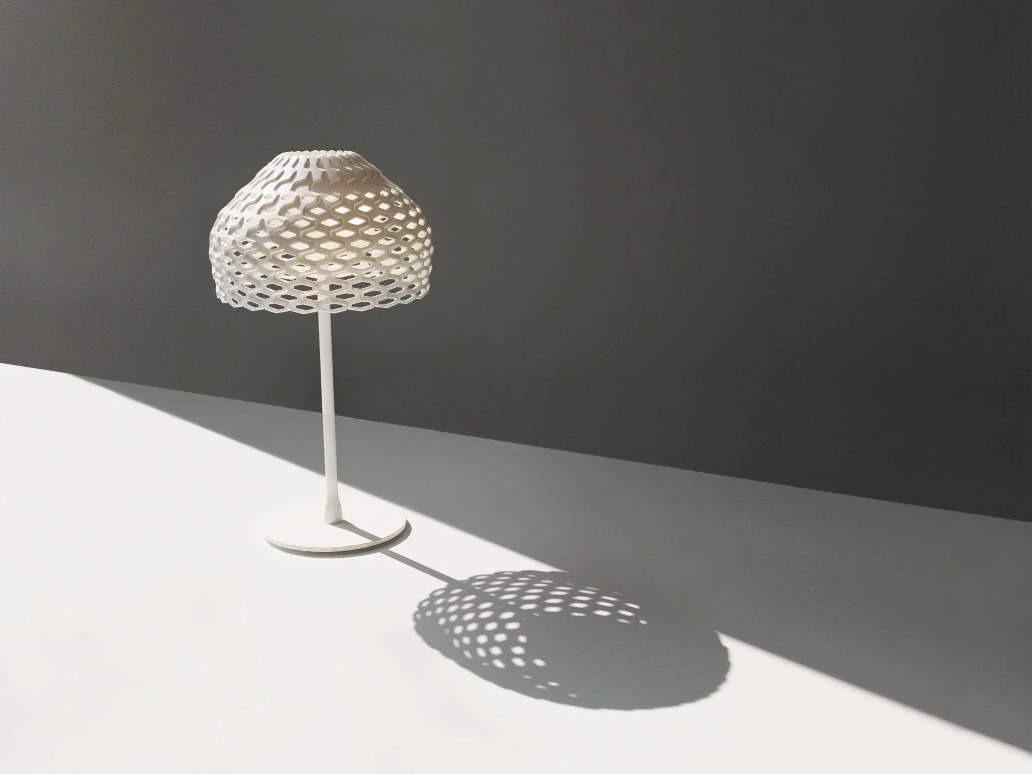 Lampa stołowa TATOU biały – styl nowoczesny