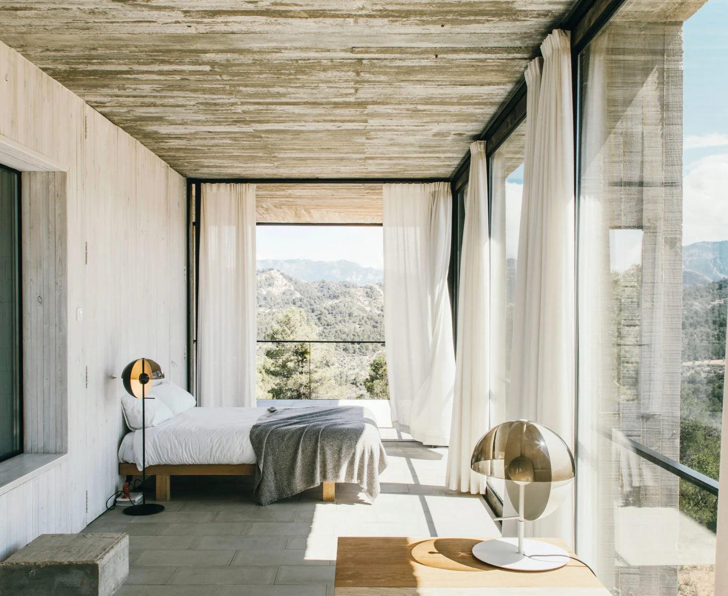 Lampa stołowa THEIA biały Marset Eye on Design